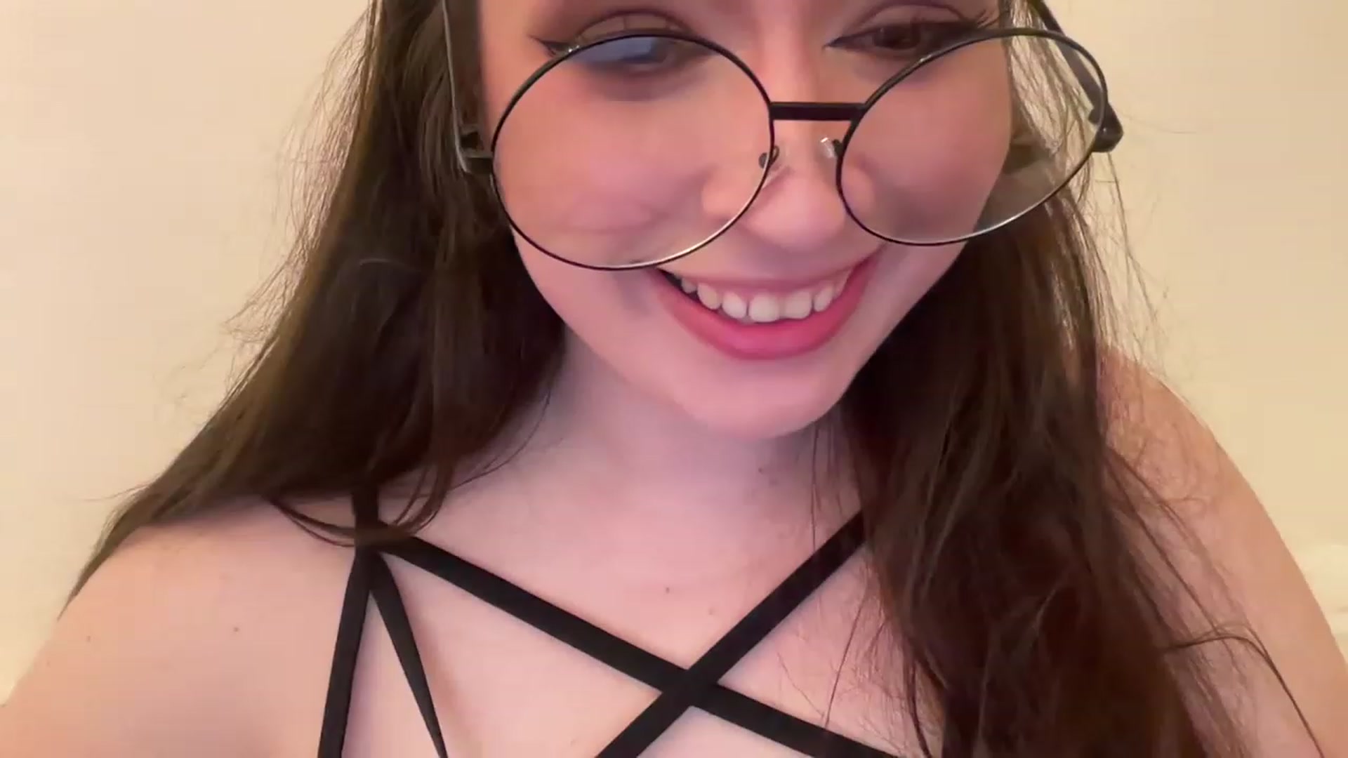 Gallery image thumbnail from Hasymura's myfreecams stream on, 05/06/2023, 19:49 image 7 of 20