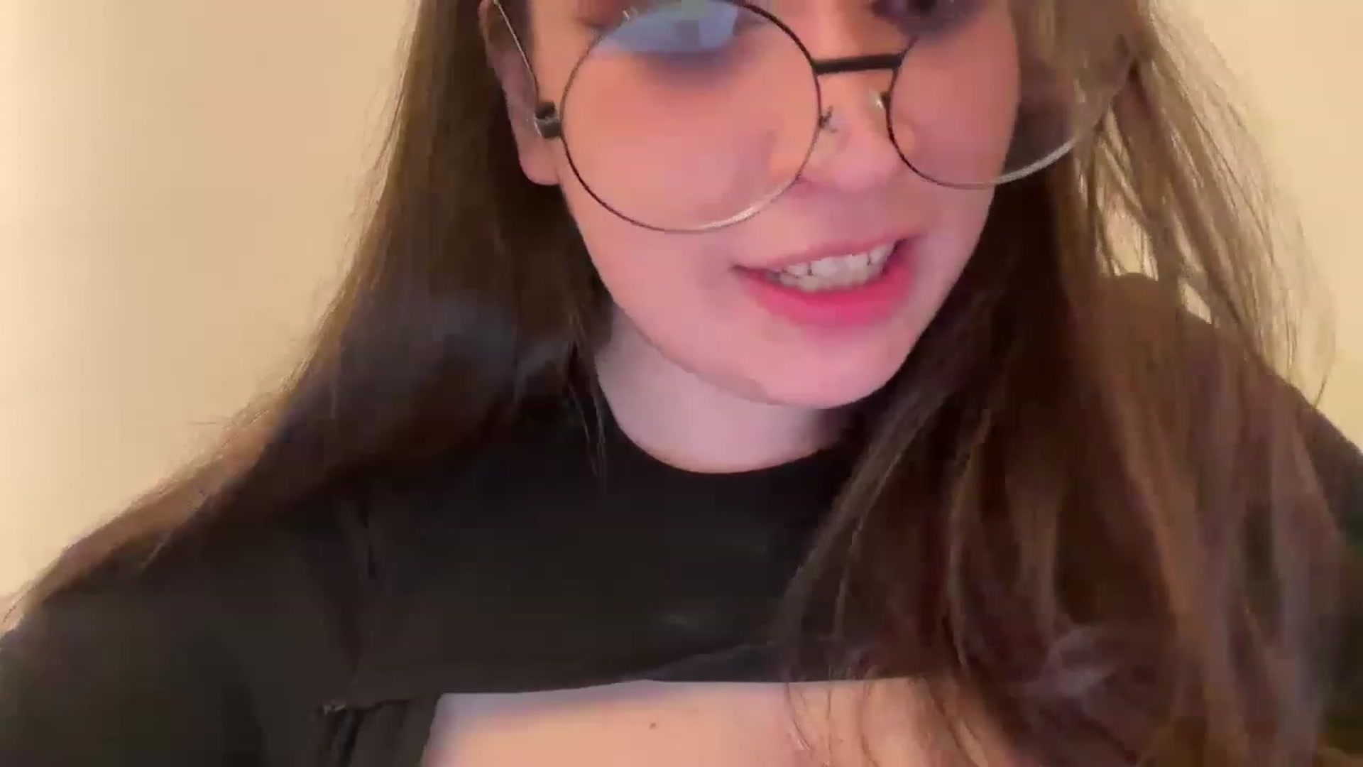 Gallery image thumbnail from Hasymura's myfreecams stream on, 05/08/2023, 01:51 image 8 of 20