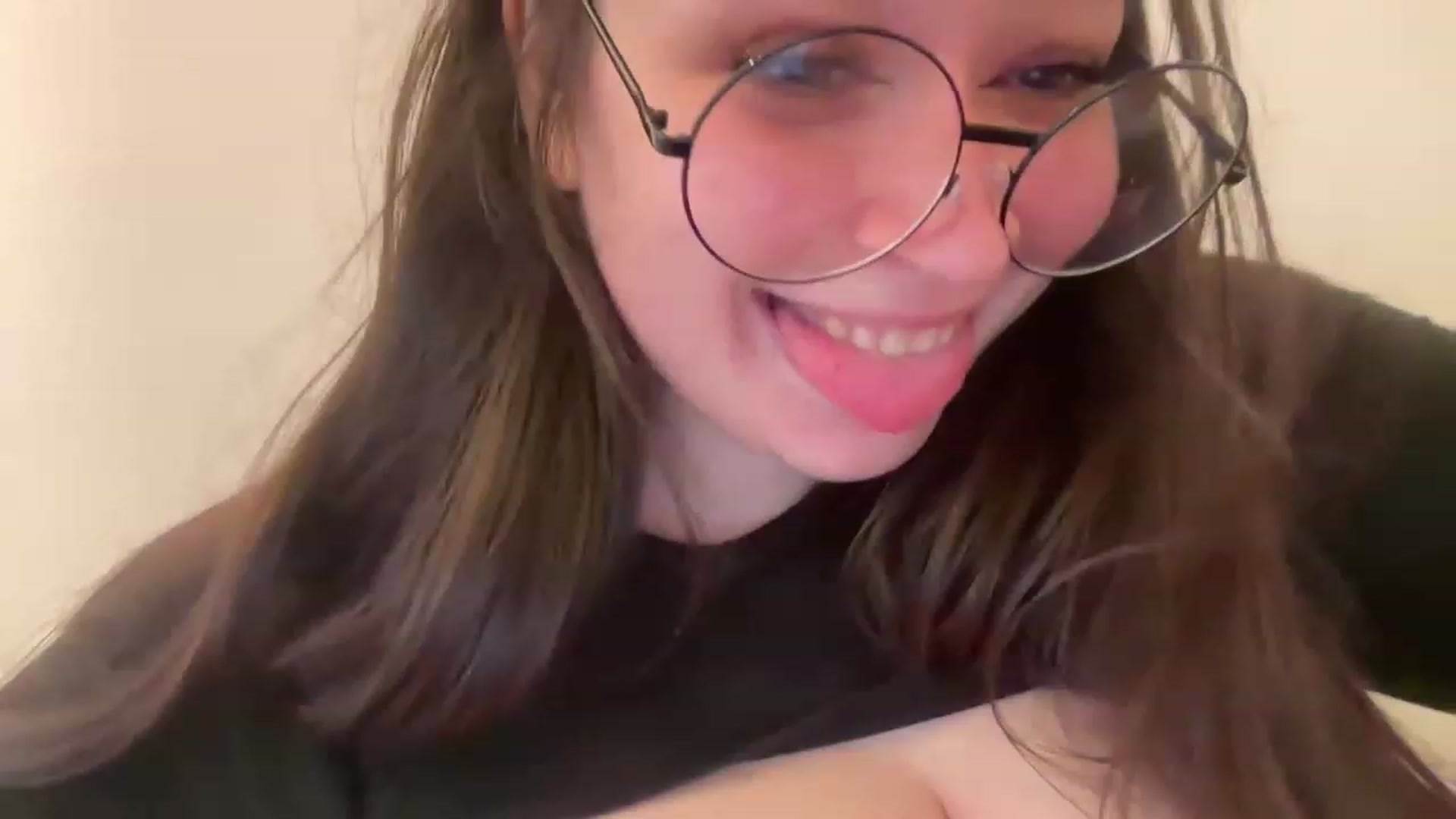 Gallery image thumbnail from Hasymura's myfreecams stream on, 05/09/2023, 14:34 image 6 of 20