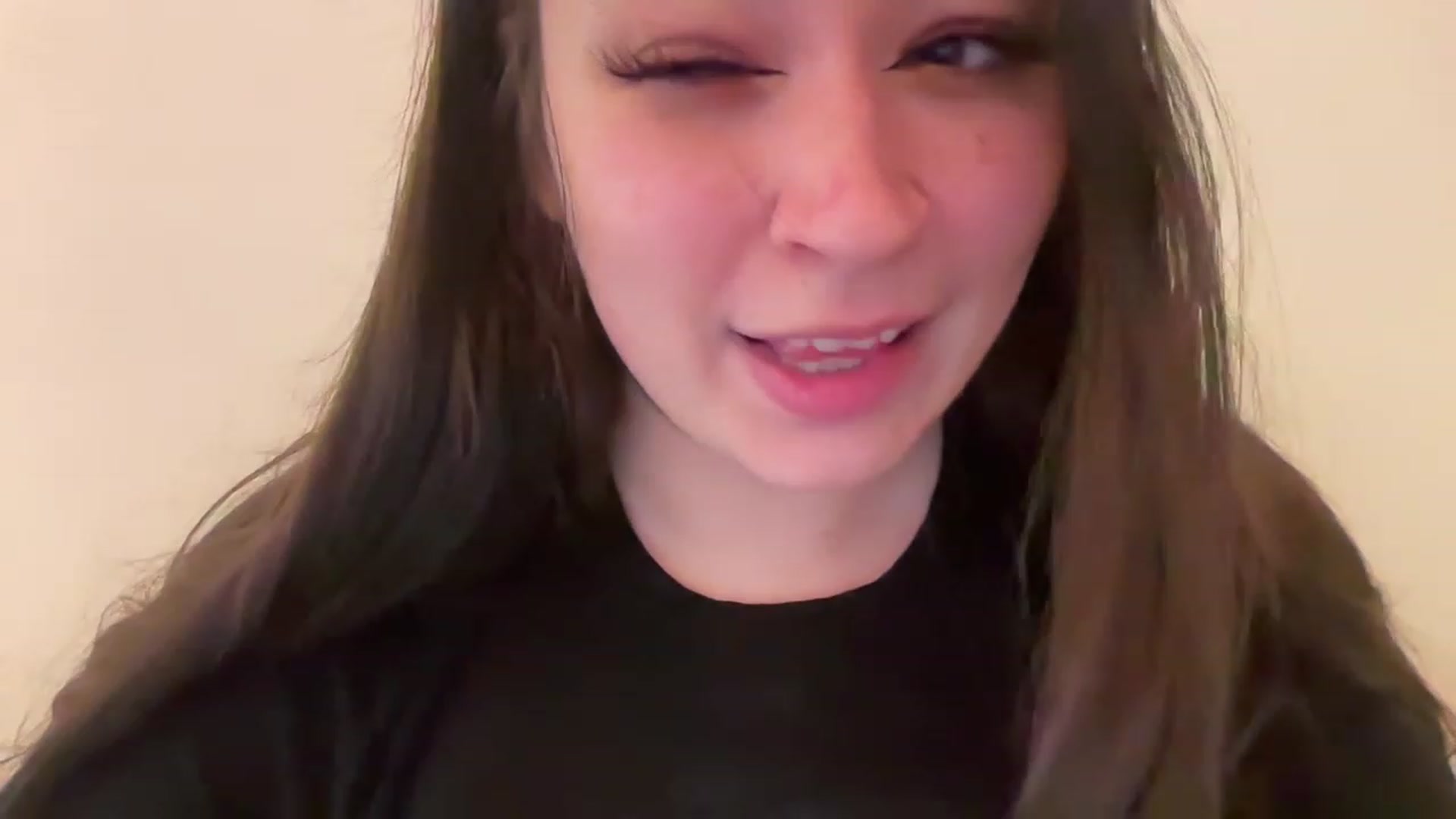 Gallery image thumbnail from Hasymura's myfreecams stream on, 05/09/2023, 14:34 image 15 of 20