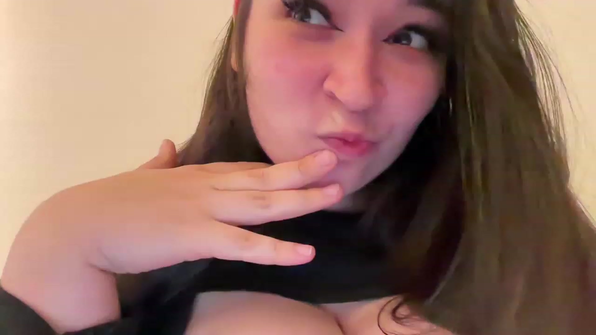 Gallery image thumbnail from Hasymura's myfreecams stream on, 05/09/2023, 18:58 image 3 of 20