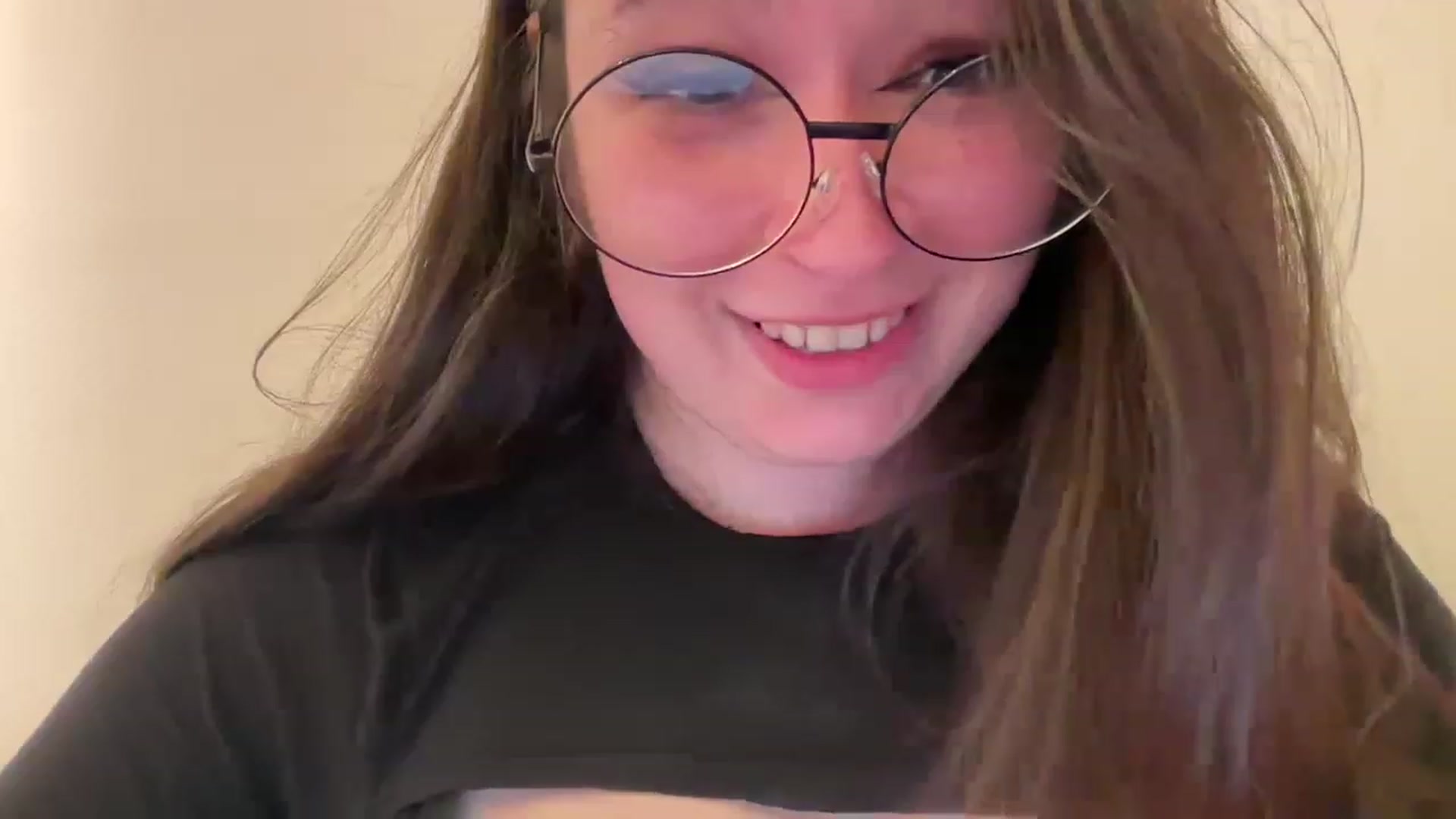 Gallery image thumbnail from Hasymura's myfreecams stream on, 05/09/2023, 18:58 image 7 of 20