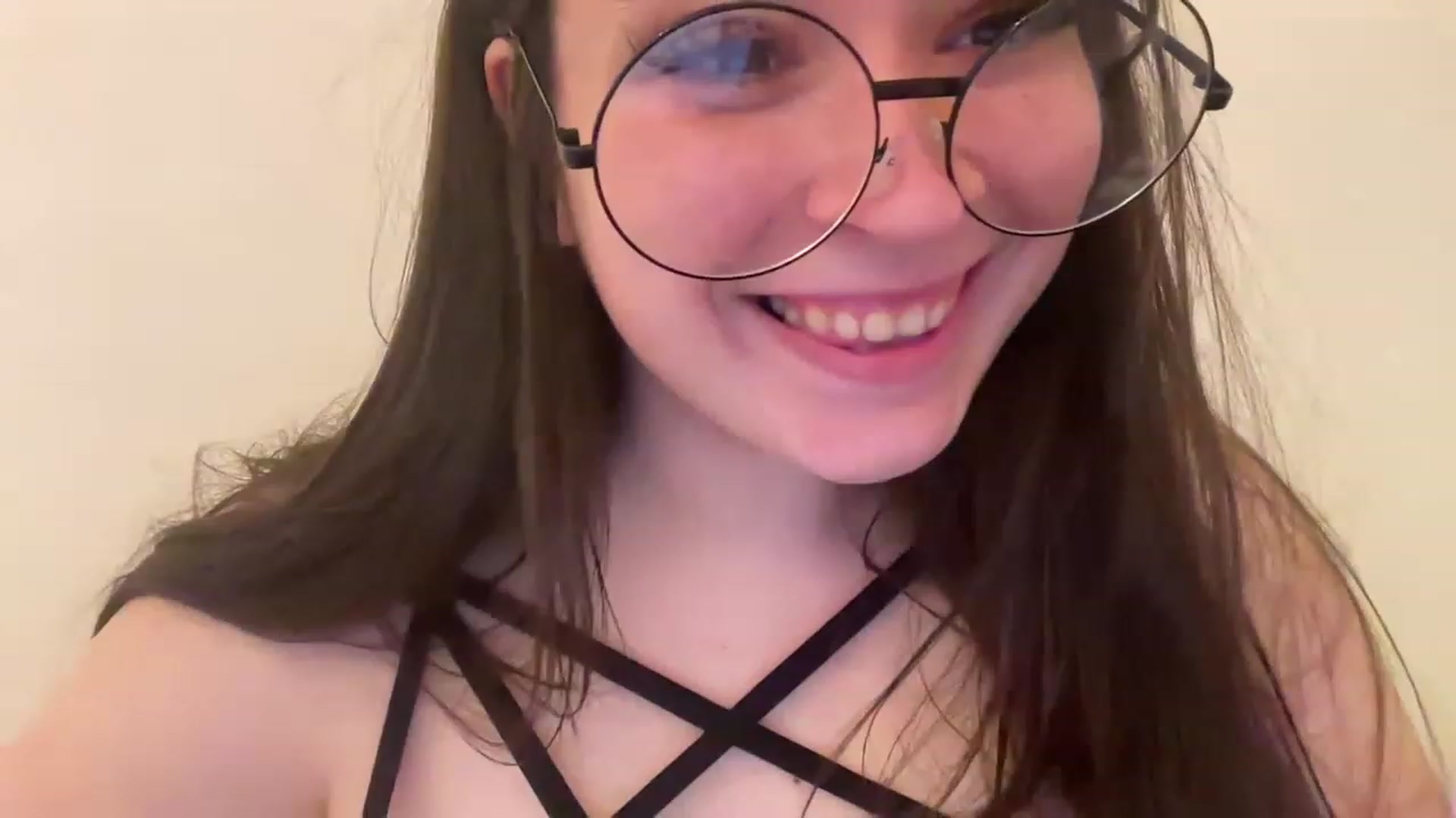 Gallery image thumbnail from Hasymura's myfreecams stream on, 05/11/2023, 01:54 image 13 of 20