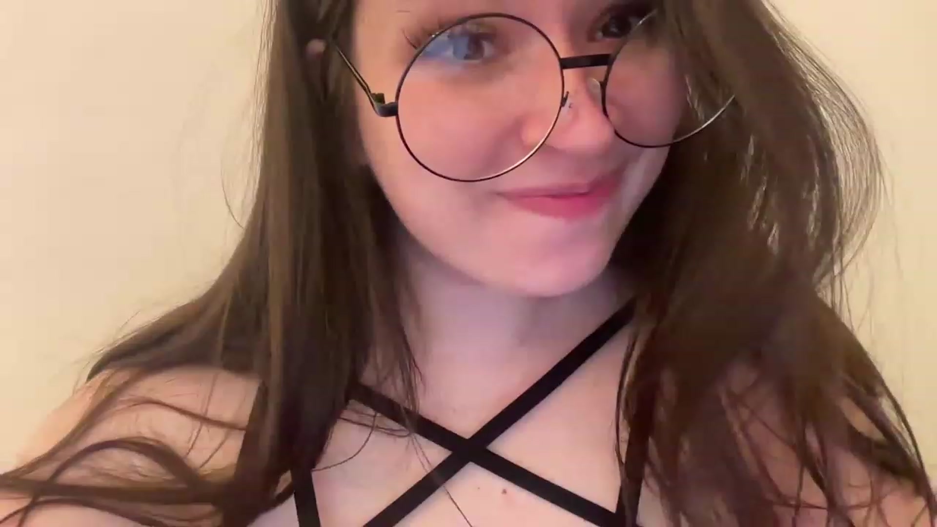 Gallery image thumbnail from Hasymura's myfreecams stream on, 05/11/2023, 01:54 image 6 of 20