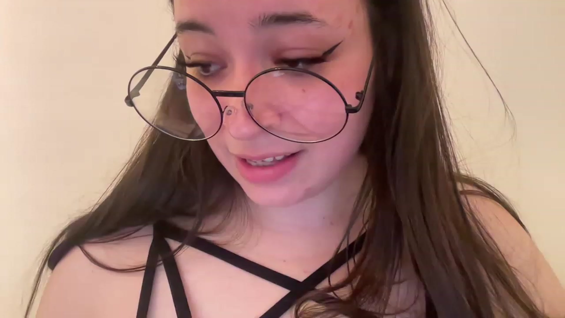 Gallery image thumbnail from Hasymura's myfreecams stream on, 05/11/2023, 17:58 image 16 of 20