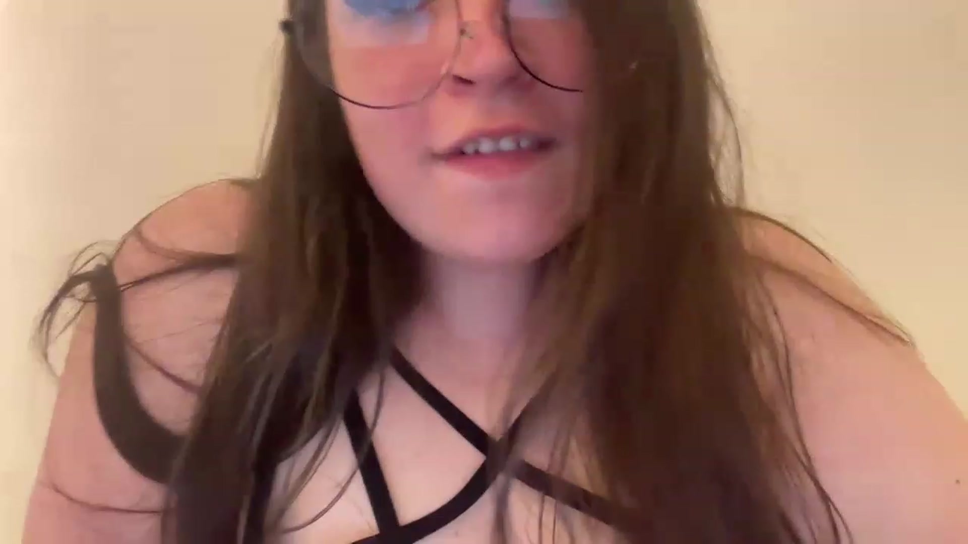 Gallery image thumbnail from Hasymura's myfreecams stream on, 05/11/2023, 17:58 image 8 of 20