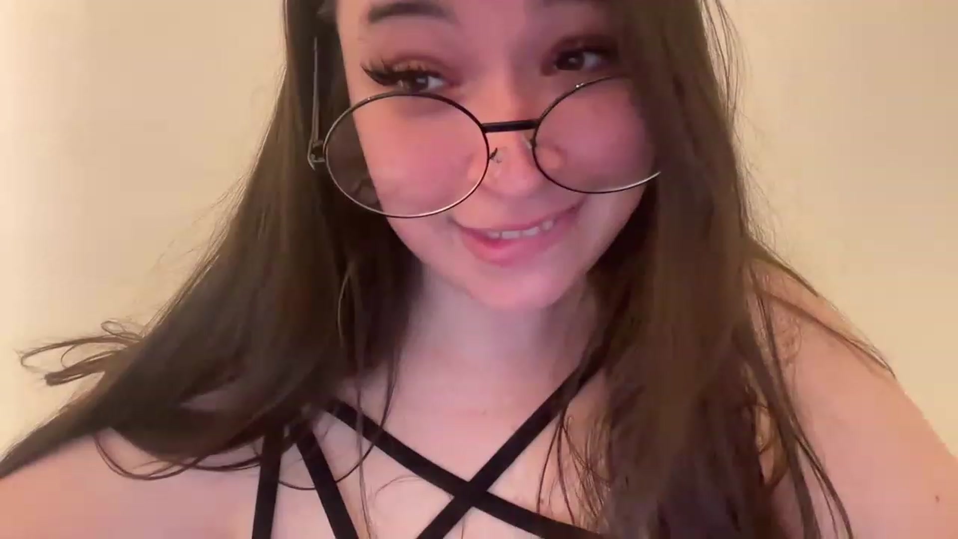 Gallery image thumbnail from Hasymura's myfreecams stream on, 05/11/2023, 17:58 image 6 of 20