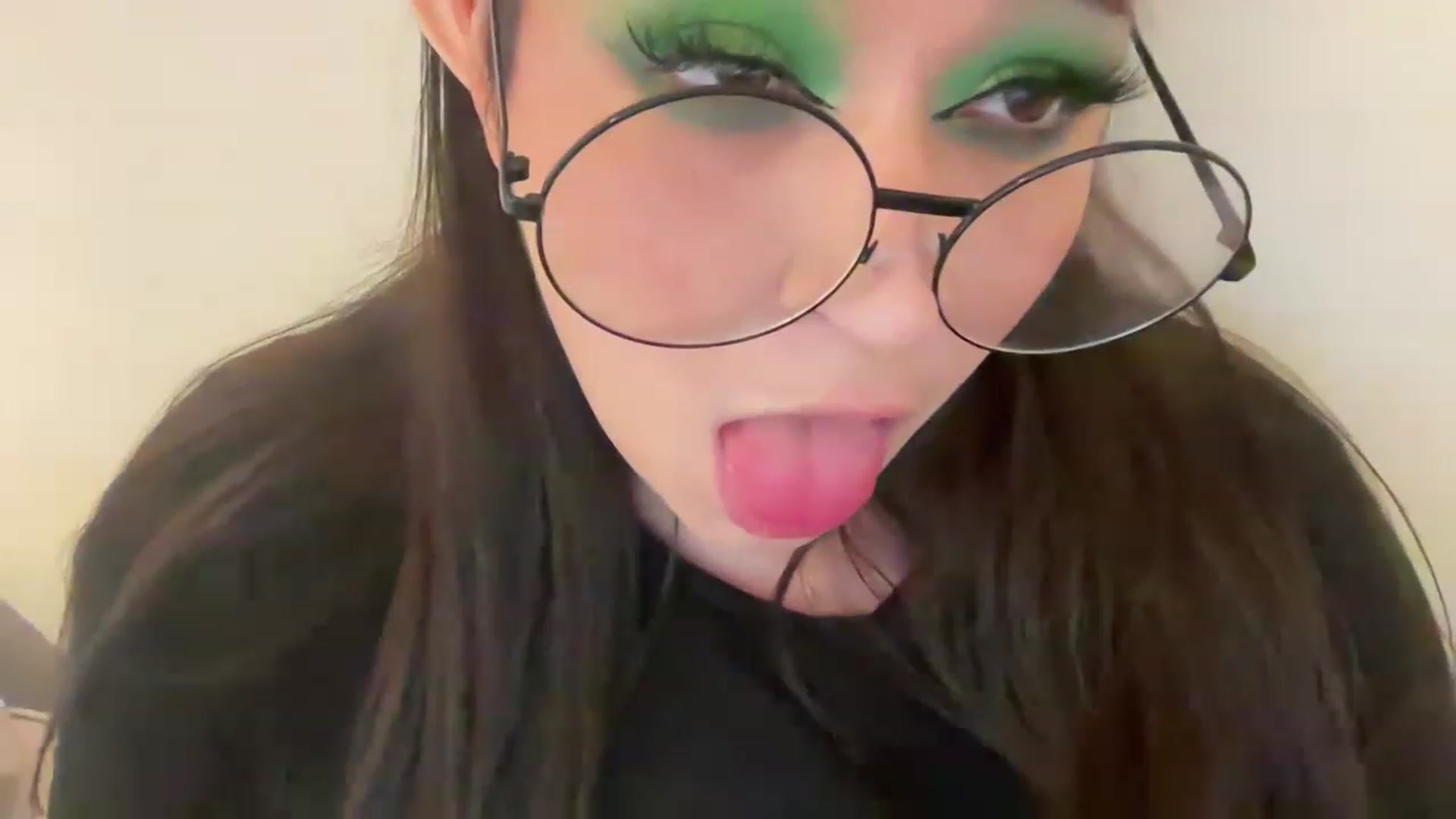 Gallery image thumbnail from Hasymura's myfreecams stream on, 05/12/2023, 17:20 image 13 of 20