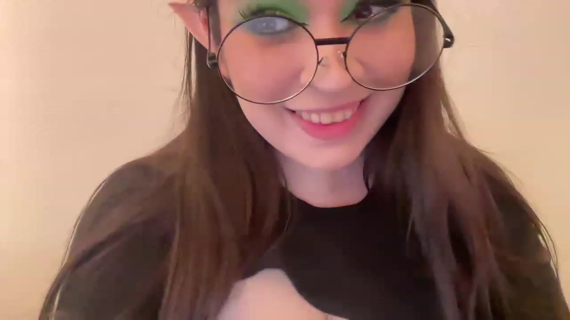 Gallery image thumbnail from Hasymura's myfreecams stream on, 05/12/2023, 17:20 image 7 of 20