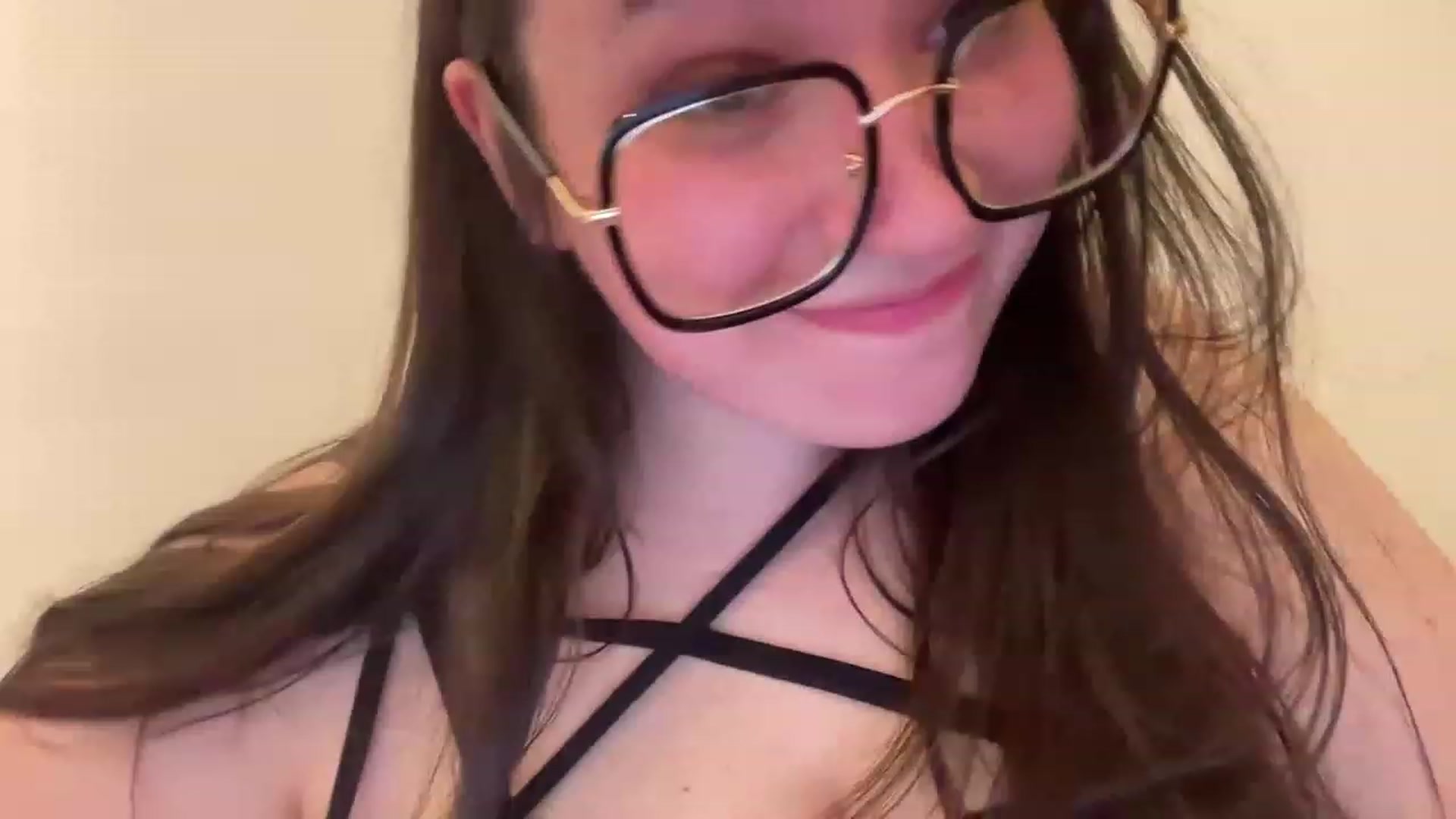 Gallery image thumbnail from Hasymura's myfreecams stream on, 05/17/2023, 20:08 image 19 of 20
