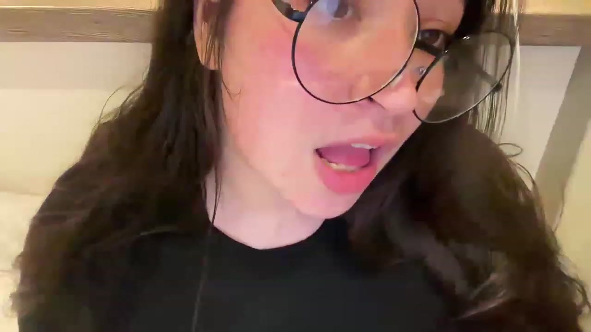 Gallery image thumbnail from Hasymura's myfreecams stream on, 05/22/2023, 24:13 image 18 of 20