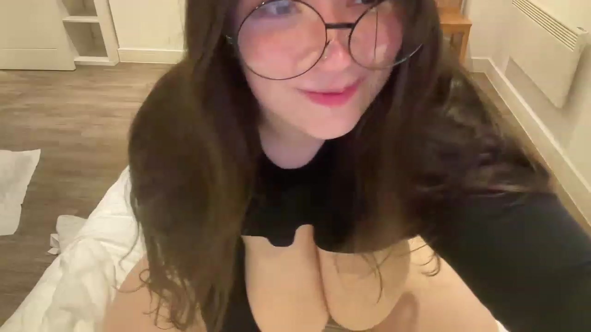 Gallery image thumbnail from Hasymura's myfreecams stream on, 05/22/2023, 02:40 image 10 of 20