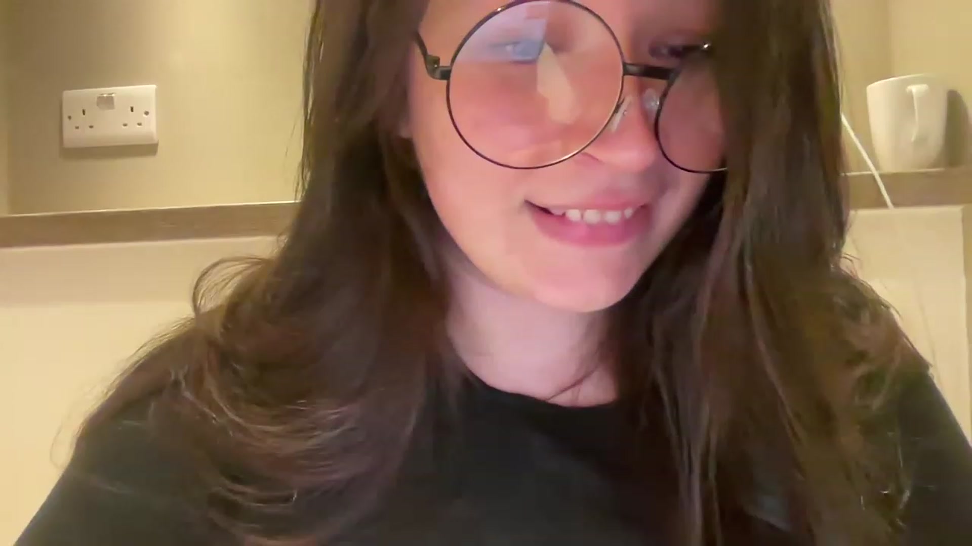Gallery image thumbnail from Hasymura's myfreecams stream on, 05/22/2023, 02:40 image 3 of 20