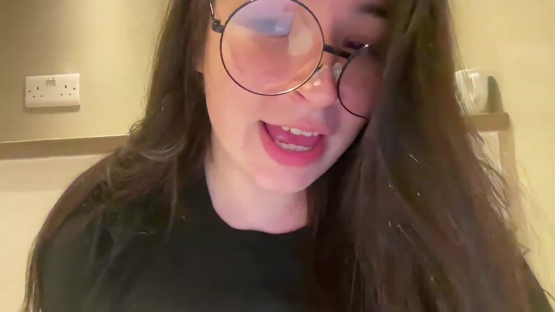 Gallery image thumbnail from Hasymura's myfreecams stream on, 05/22/2023, 02:40 image 1 of 20