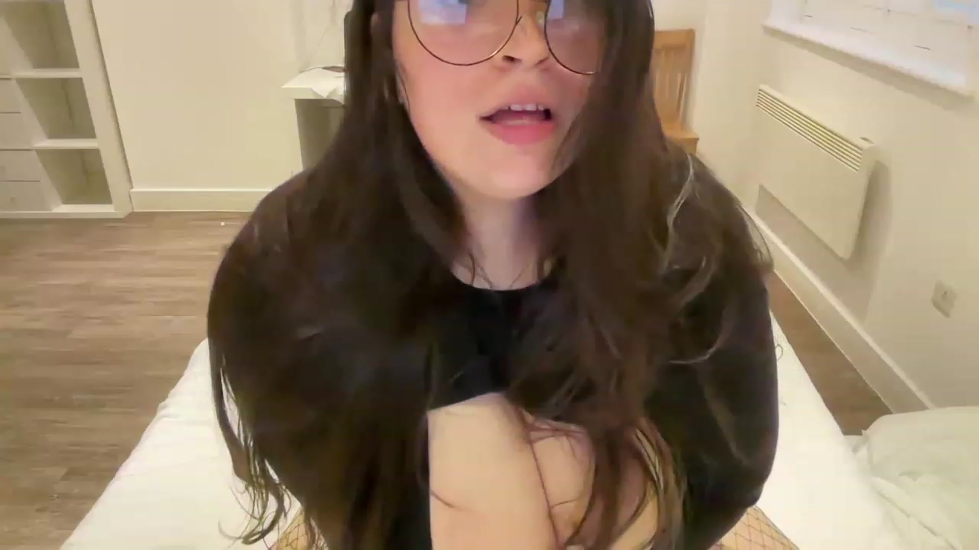 Gallery image thumbnail from Hasymura's myfreecams stream on, 05/22/2023, 20:17 image 5 of 20