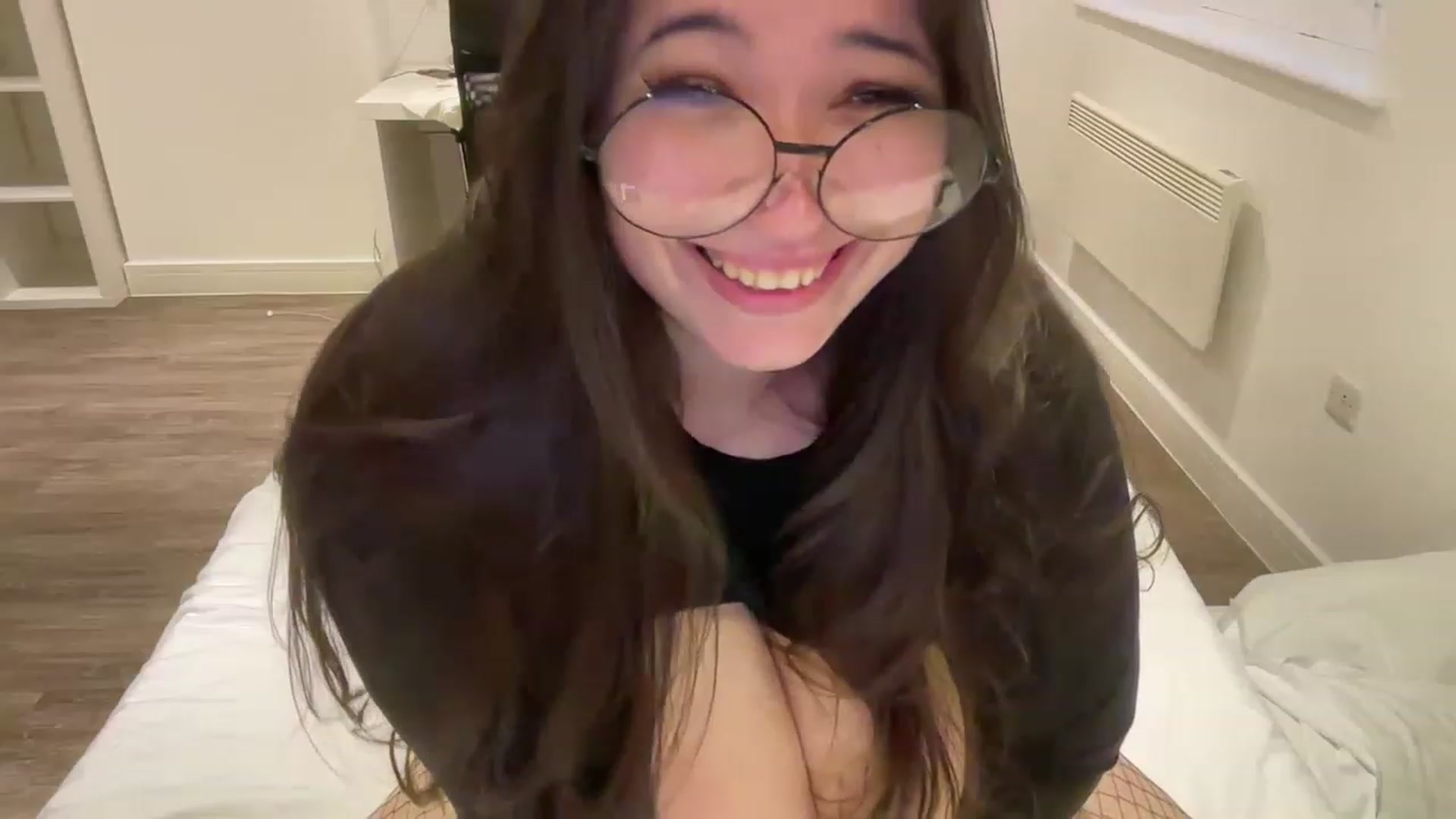 Gallery image thumbnail from Hasymura's myfreecams stream on, 05/22/2023, 20:17 image 6 of 20