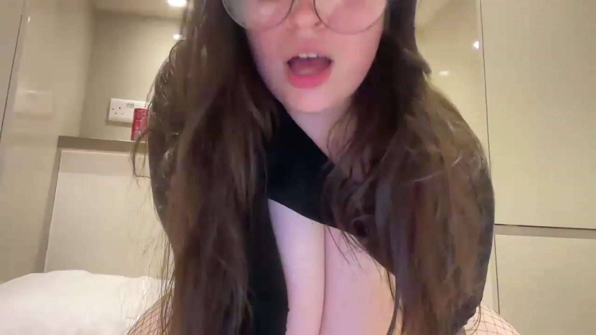 Gallery image thumbnail from Hasymura's myfreecams stream on, 05/22/2023, 20:17 image 9 of 20