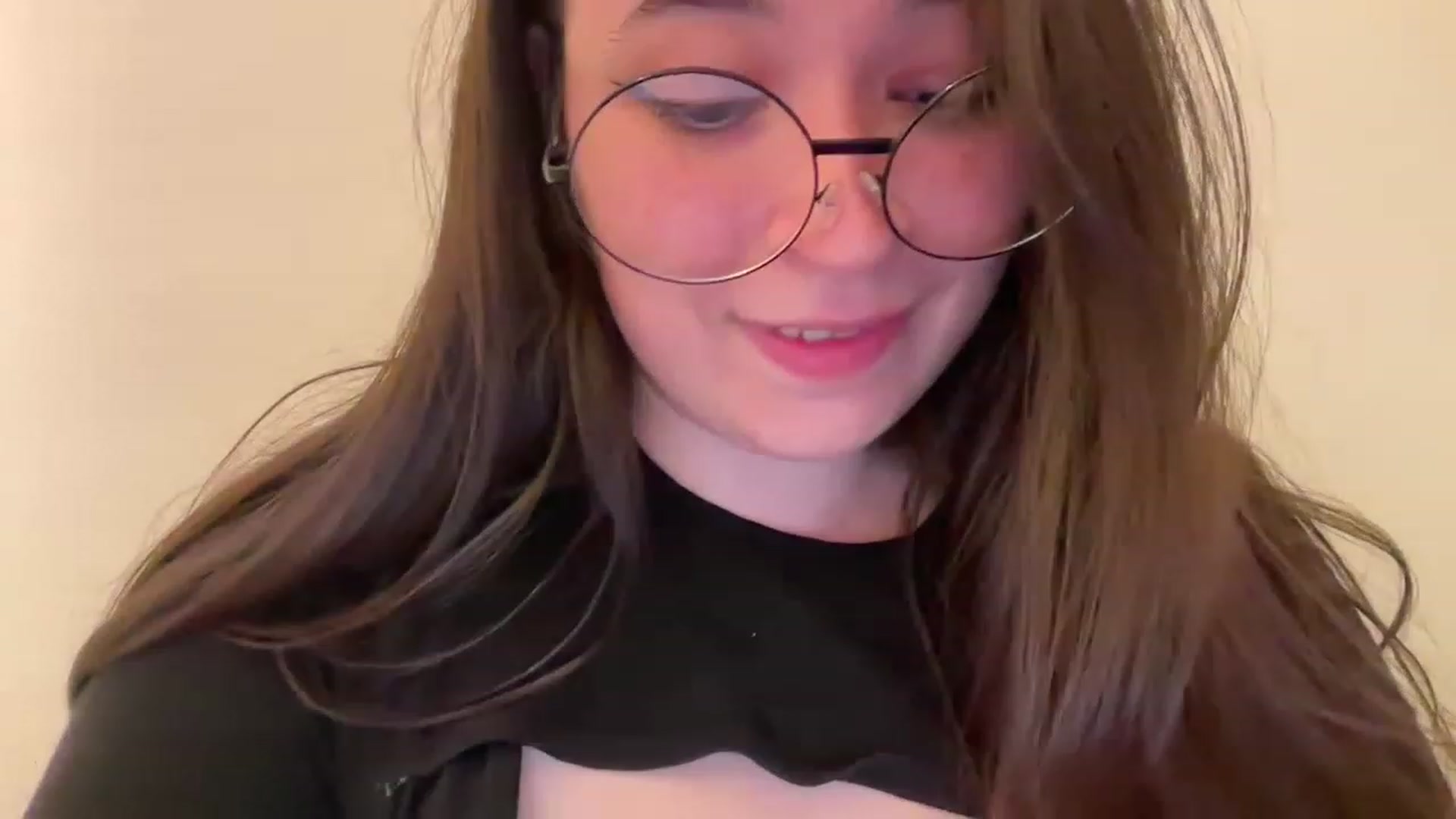 Gallery image thumbnail from Hasymura's myfreecams stream on, 05/24/2023, 22:19 image 4 of 20