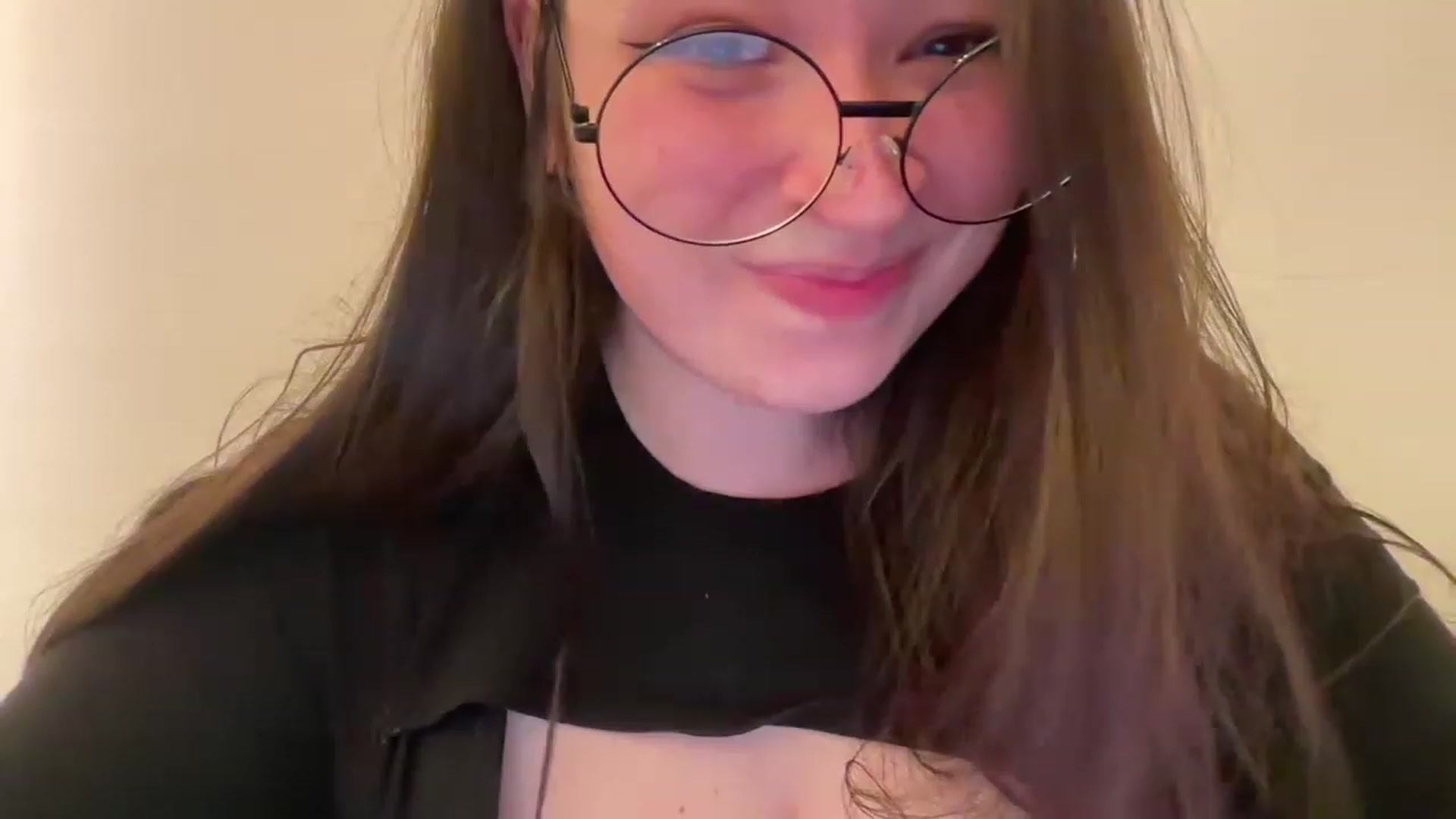 Gallery image thumbnail from Hasymura's myfreecams stream on, 05/24/2023, 22:19 image 5 of 20