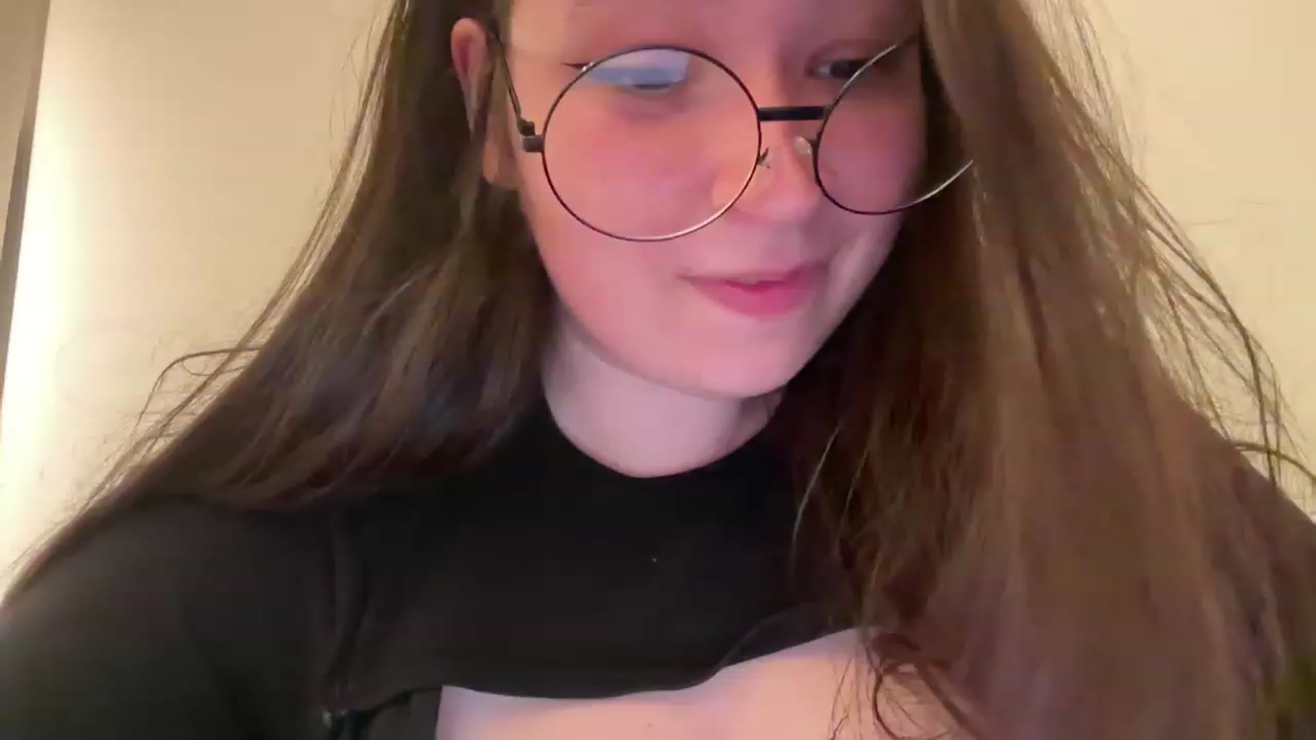 Gallery image thumbnail from Hasymura's myfreecams stream on, 05/24/2023, 22:19 image 6 of 20