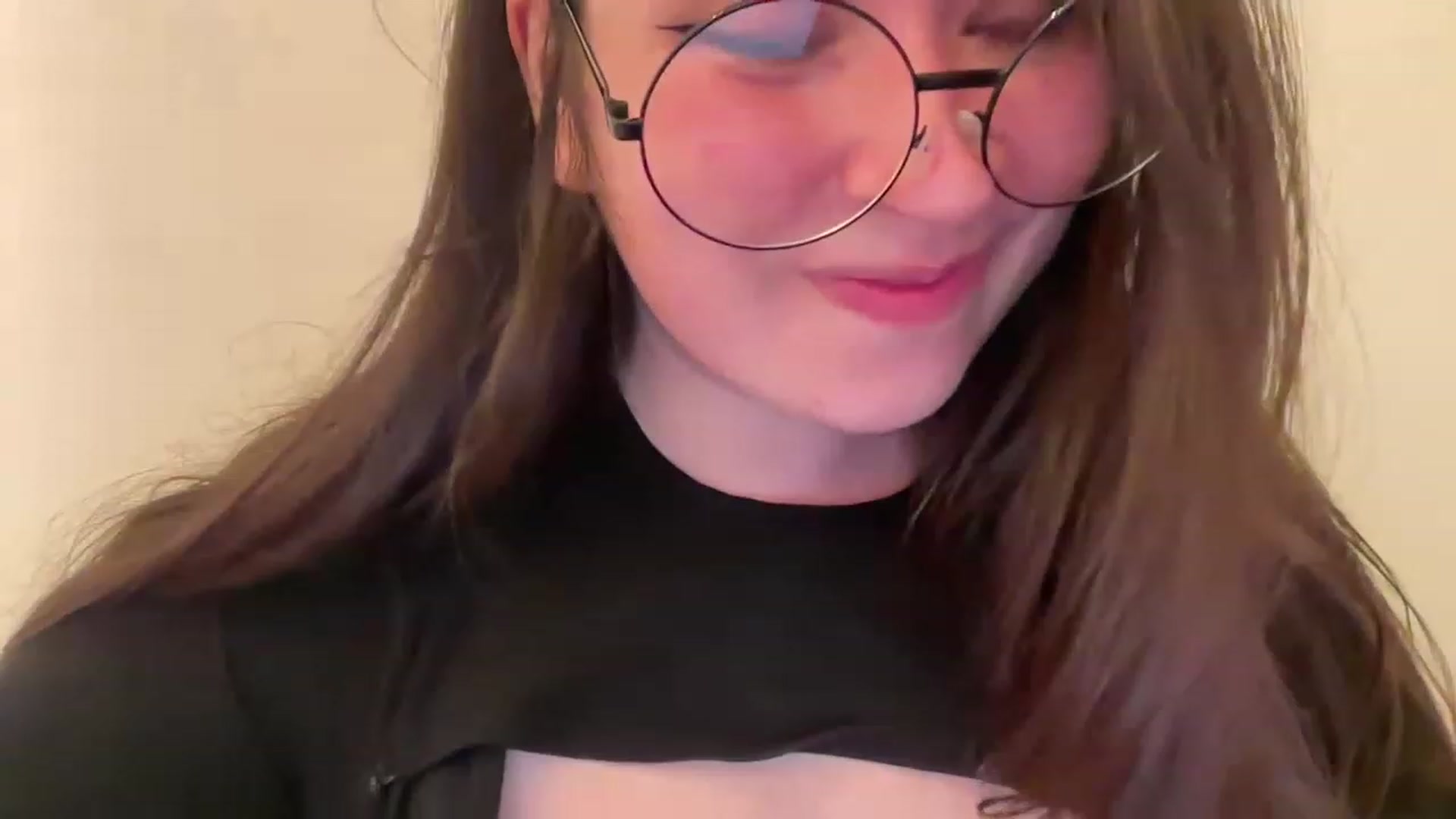 Gallery image thumbnail from Hasymura's myfreecams stream on, 05/24/2023, 22:19 image 3 of 20
