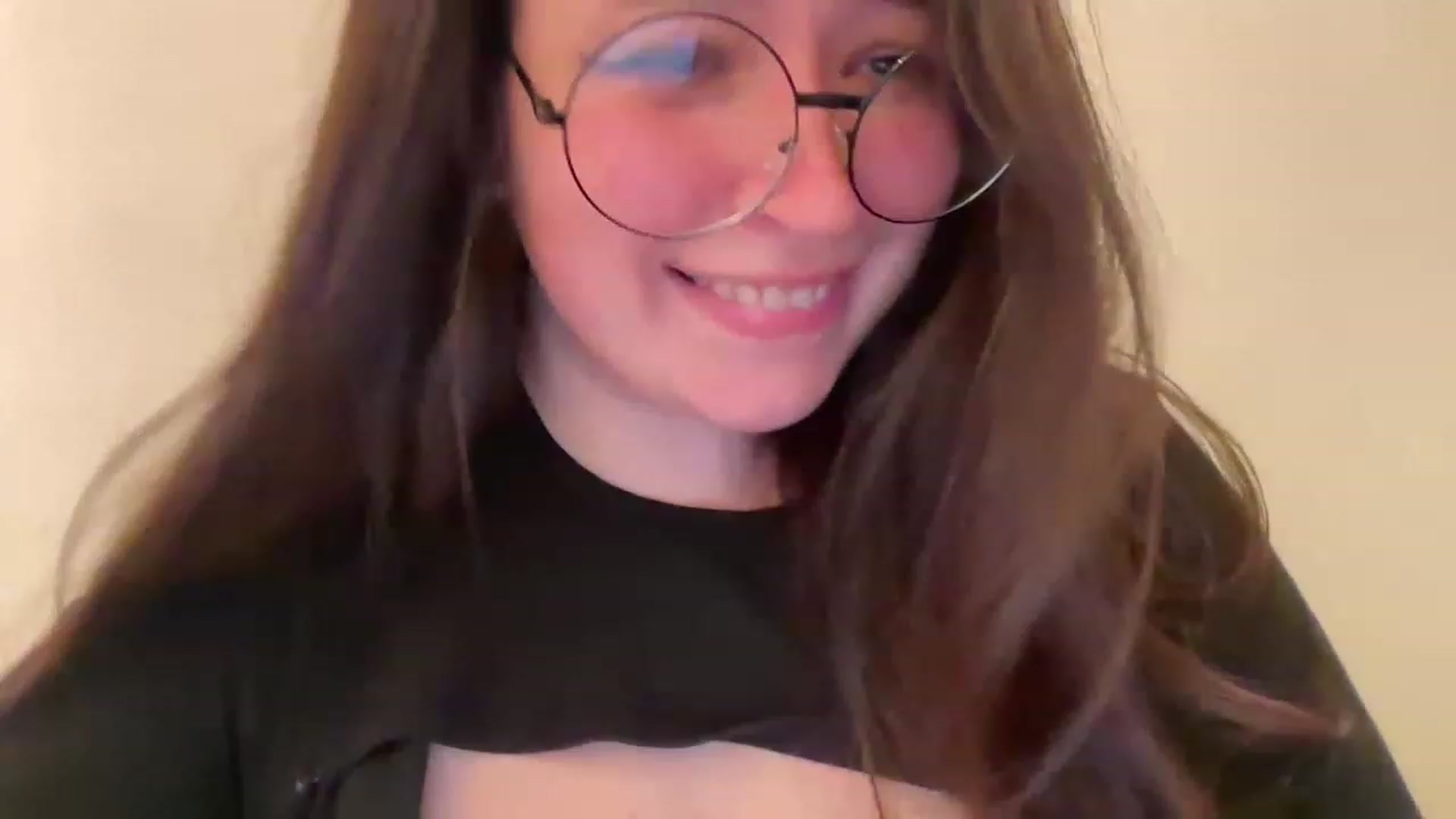 Gallery image thumbnail from Hasymura's myfreecams stream on, 05/24/2023, 23:20 image 5 of 20