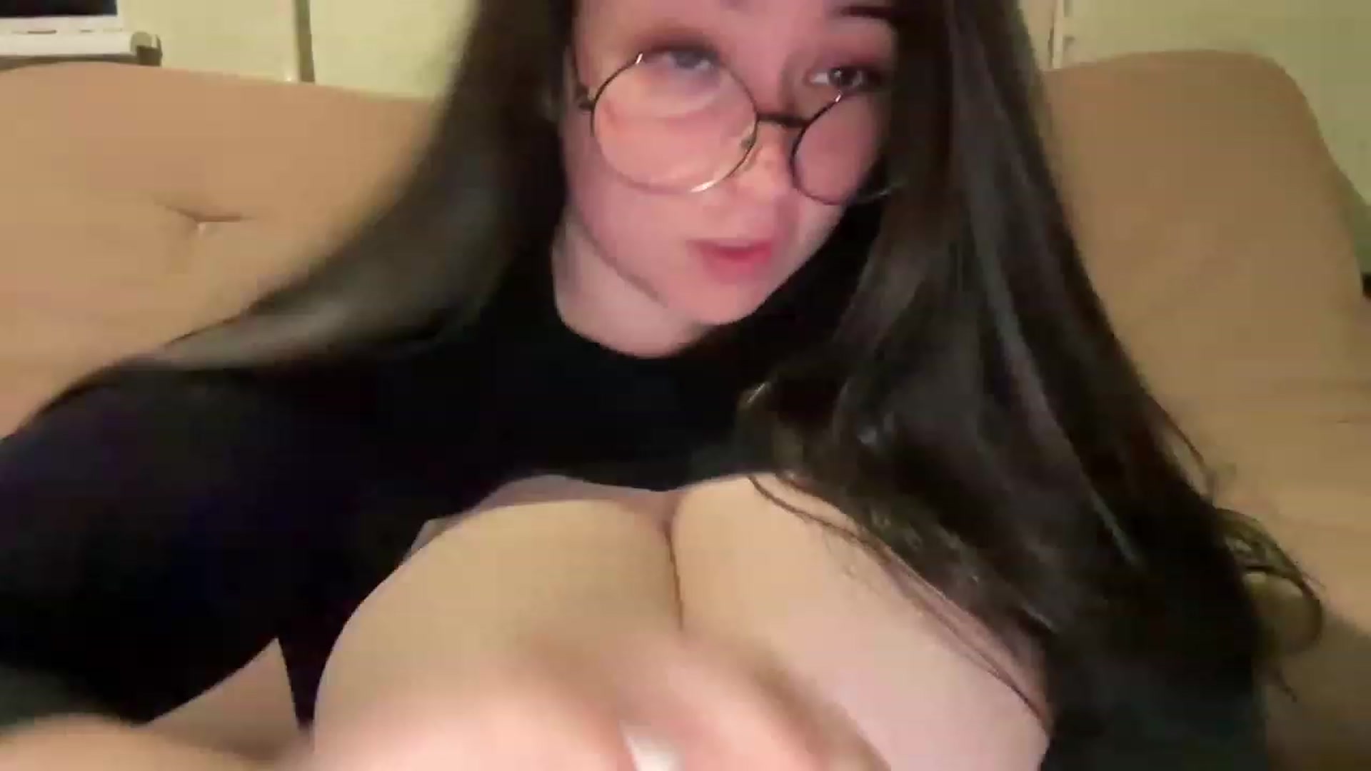 Gallery image thumbnail from Hasymura's myfreecams stream on, 06/01/2023, 21:07 image 3 of 20