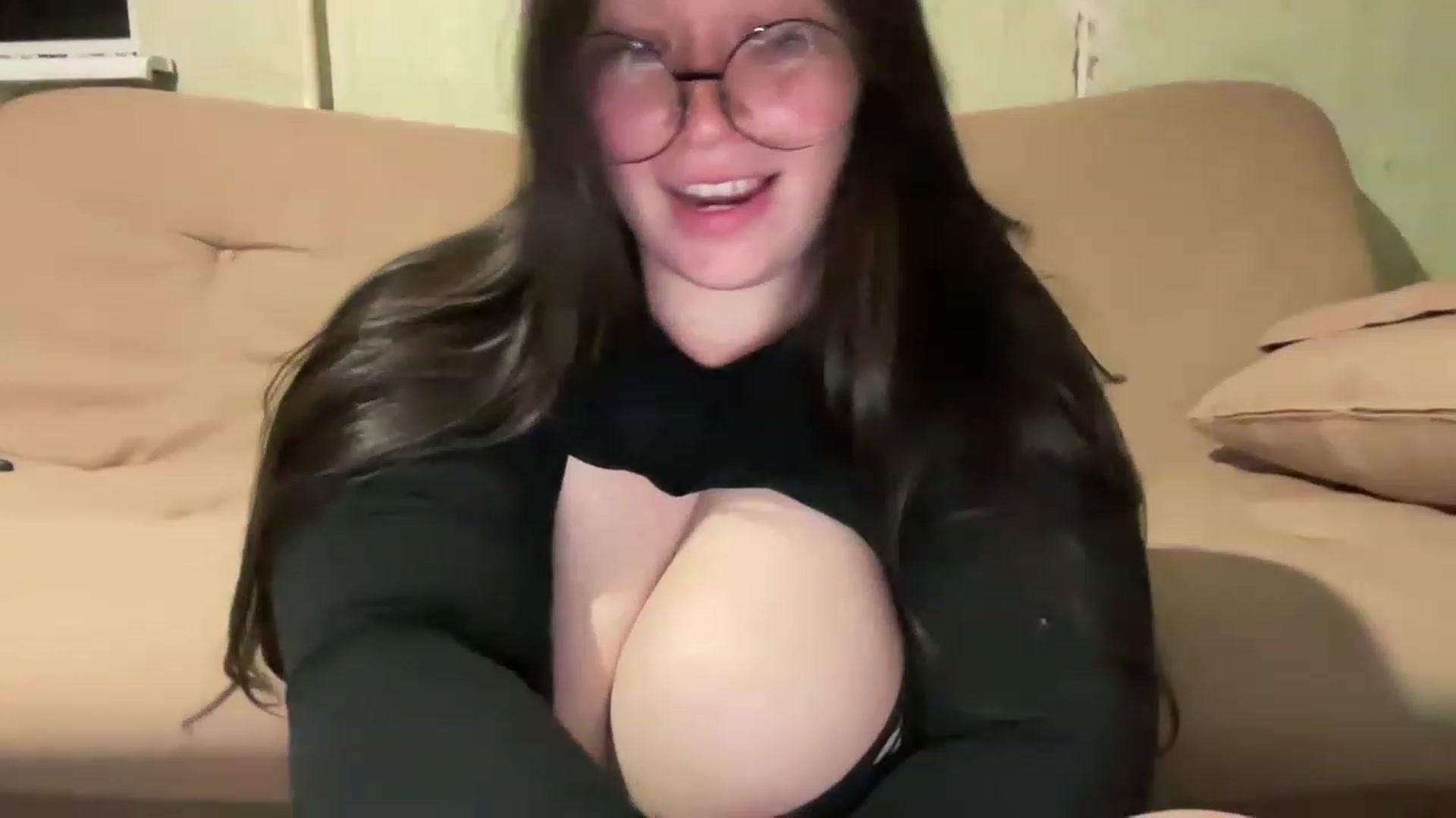 Gallery image thumbnail from Hasymura's myfreecams stream on, 06/04/2023, 22:56 image 13 of 20