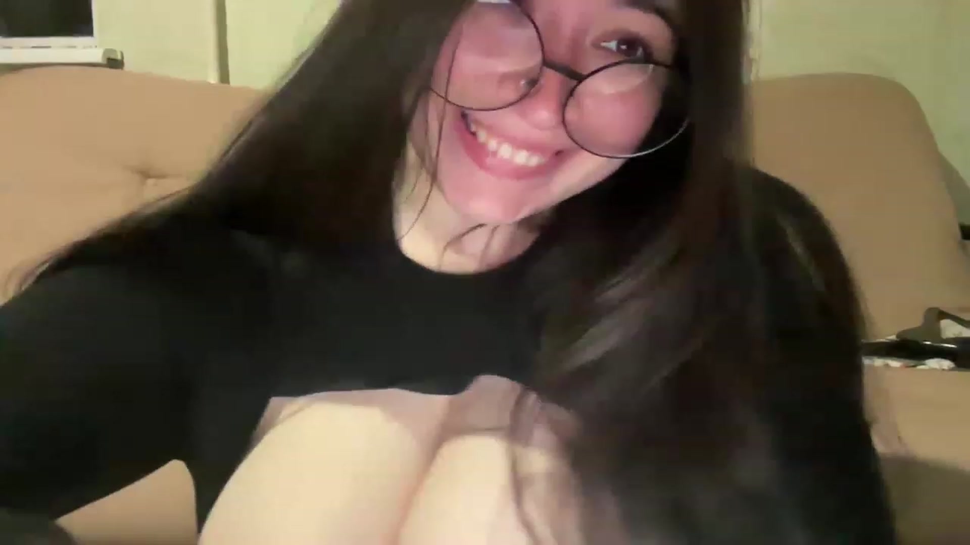 Gallery image thumbnail from Hasymura's myfreecams stream on, 06/08/2023, 22:11 image 20 of 20
