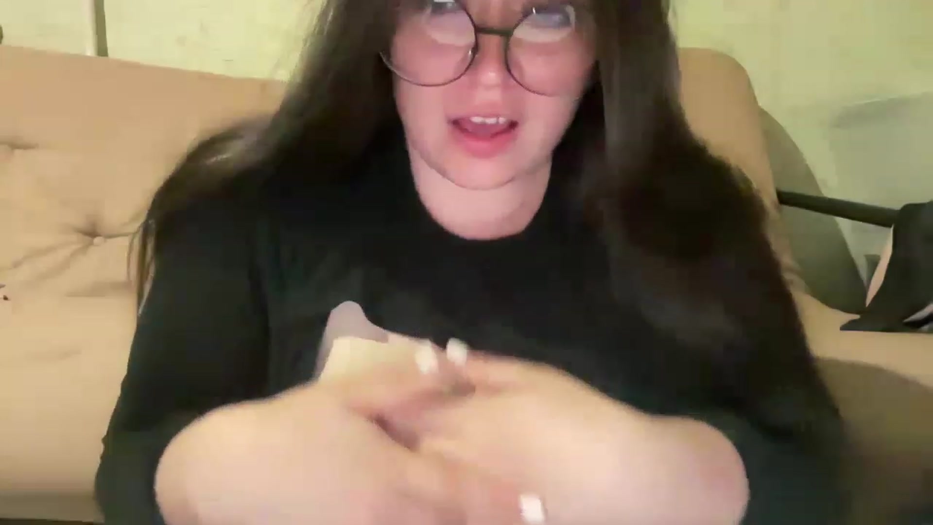 Gallery image thumbnail from Hasymura's myfreecams stream on, 06/10/2023, 19:42 image 10 of 20