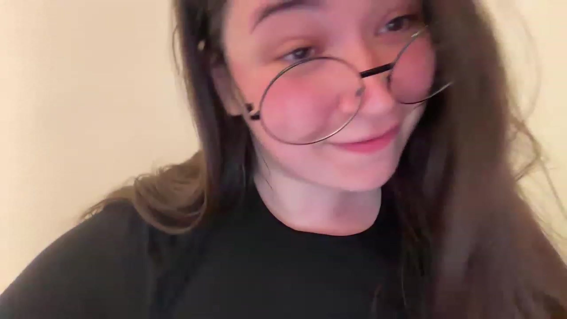 Gallery image thumbnail from Hasymura's myfreecams stream on, 06/28/2023, 19:15 image 16 of 20