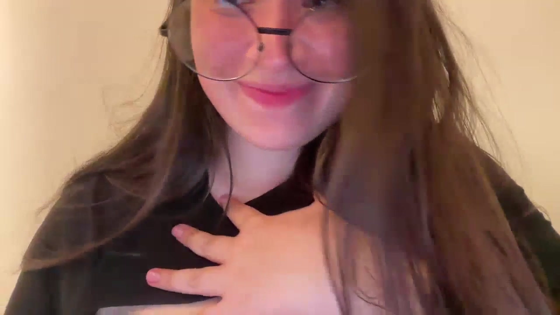 Gallery image thumbnail from Hasymura's myfreecams stream on, 06/28/2023, 21:41 image 17 of 20