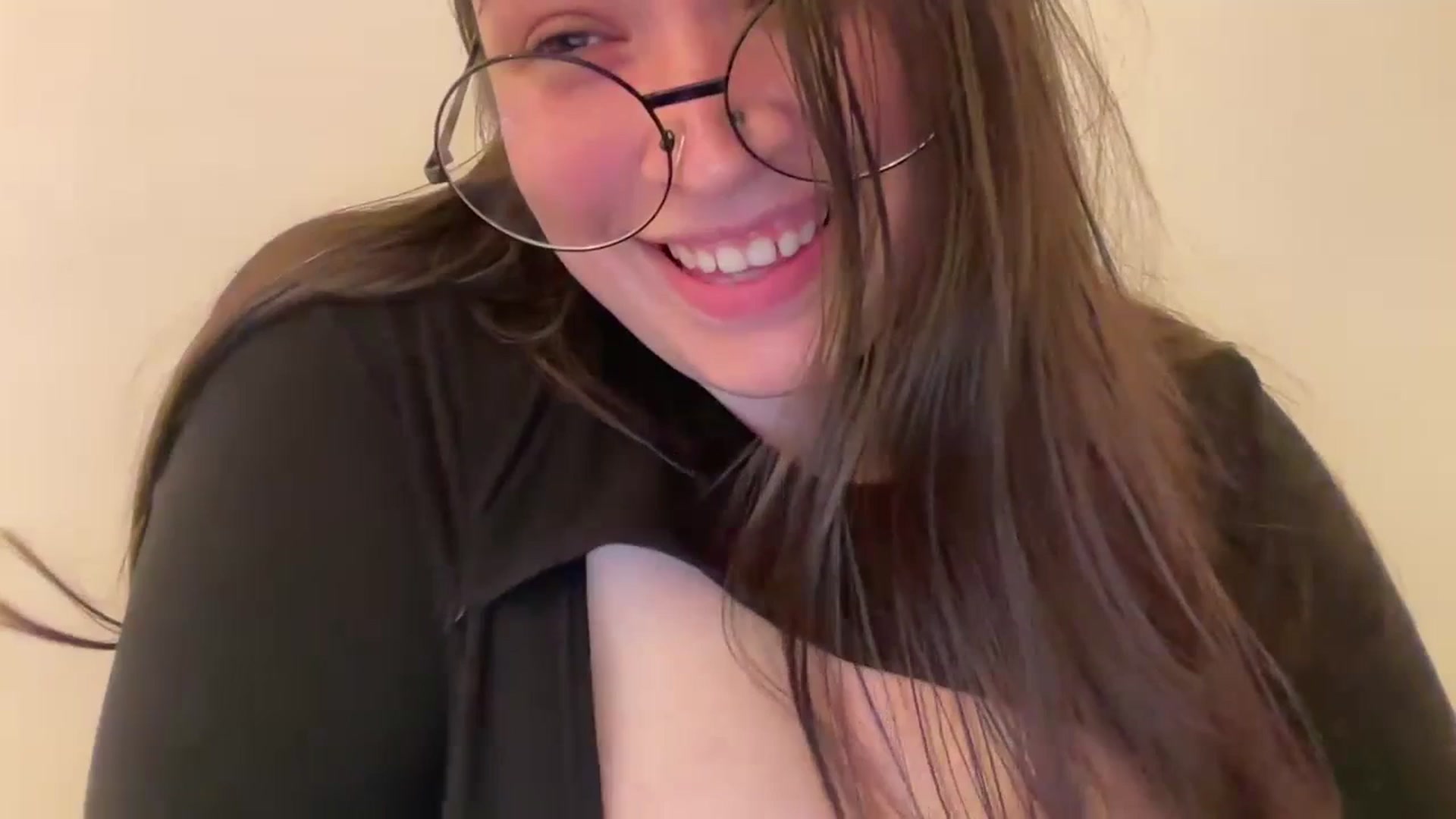 Gallery image thumbnail from Hasymura's myfreecams stream on, 06/29/2023, 22:46 image 3 of 20
