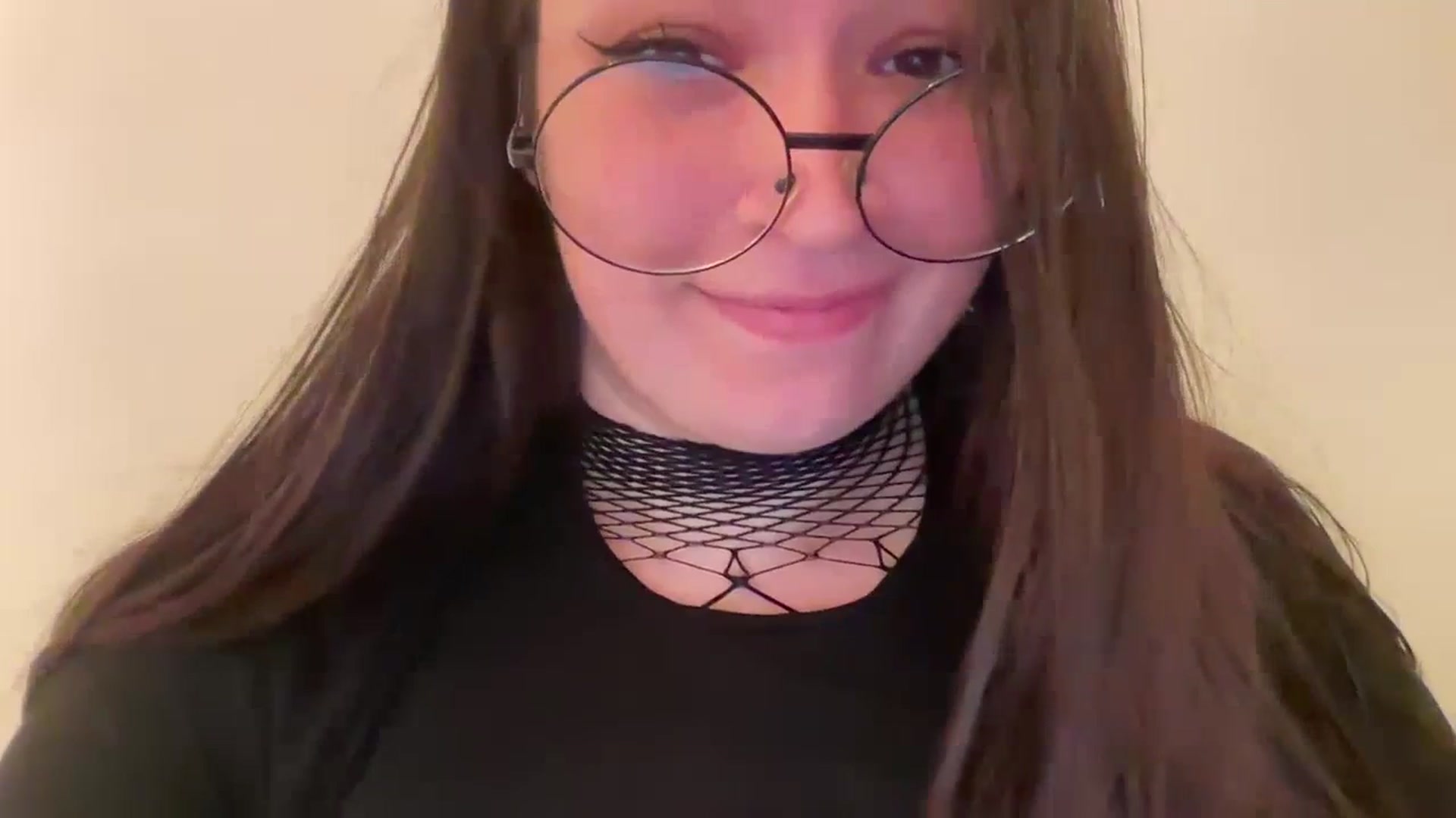 Gallery image thumbnail from Hasymura's myfreecams stream on, 07/02/2023, 16:29 image 4 of 20
