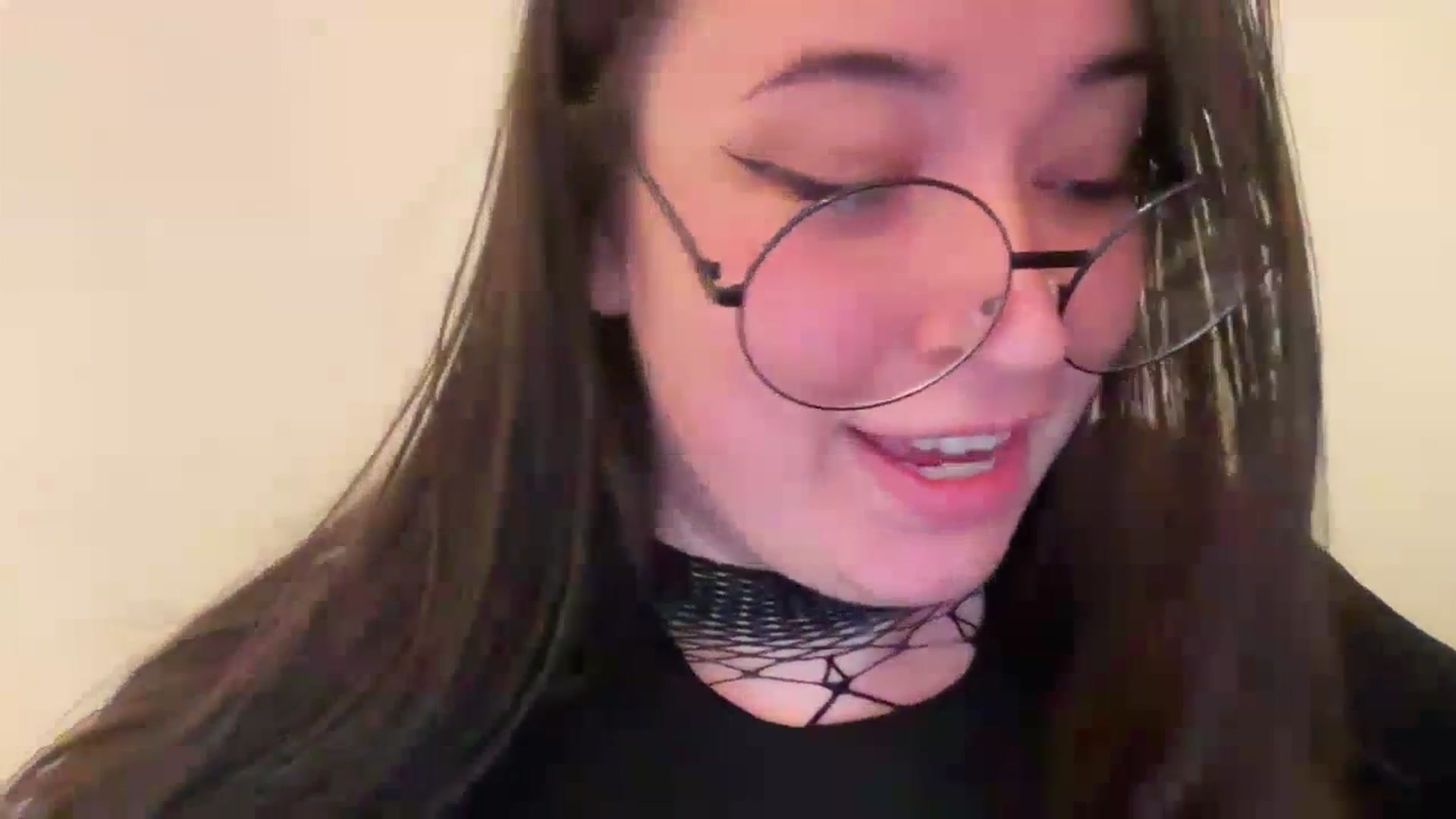 Gallery image thumbnail from Hasymura's myfreecams stream on, 07/02/2023, 16:29 image 5 of 20