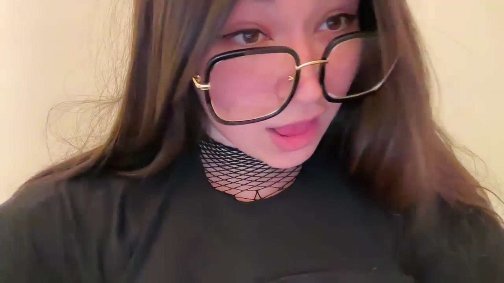 Gallery image thumbnail from Hasymura's myfreecams stream on, 07/04/2023, 23:21 image 17 of 20