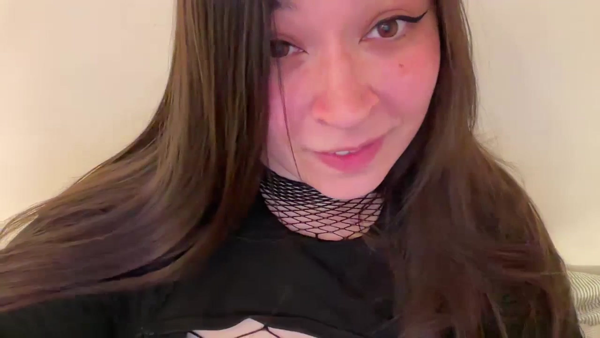 Gallery image thumbnail from Hasymura's myfreecams stream on, 07/04/2023, 23:21 image 14 of 20