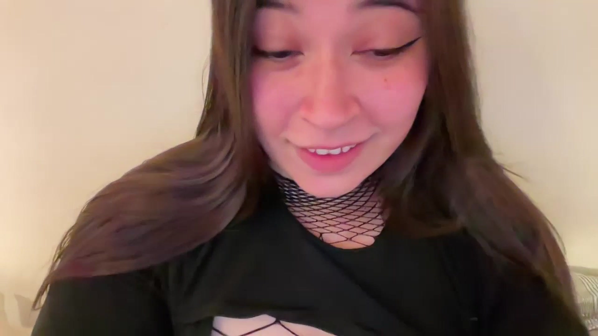 Gallery image thumbnail from Hasymura's myfreecams stream on, 07/04/2023, 23:21 image 20 of 20
