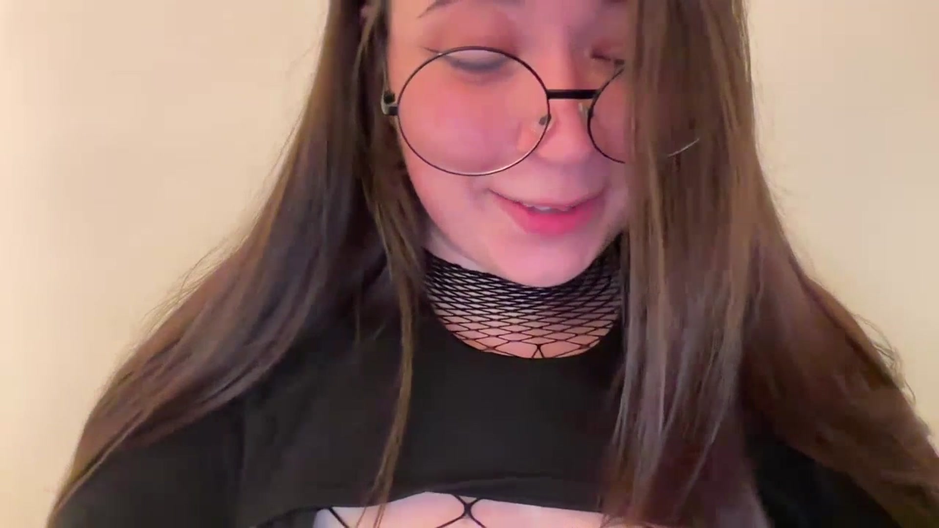 Gallery image thumbnail from Hasymura's myfreecams stream on, 07/07/2023, 23:15 image 5 of 20