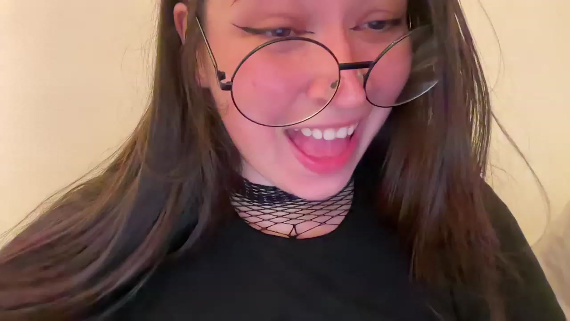 Gallery image thumbnail from Hasymura's myfreecams stream on, 07/09/2023, 21:27 image 11 of 20