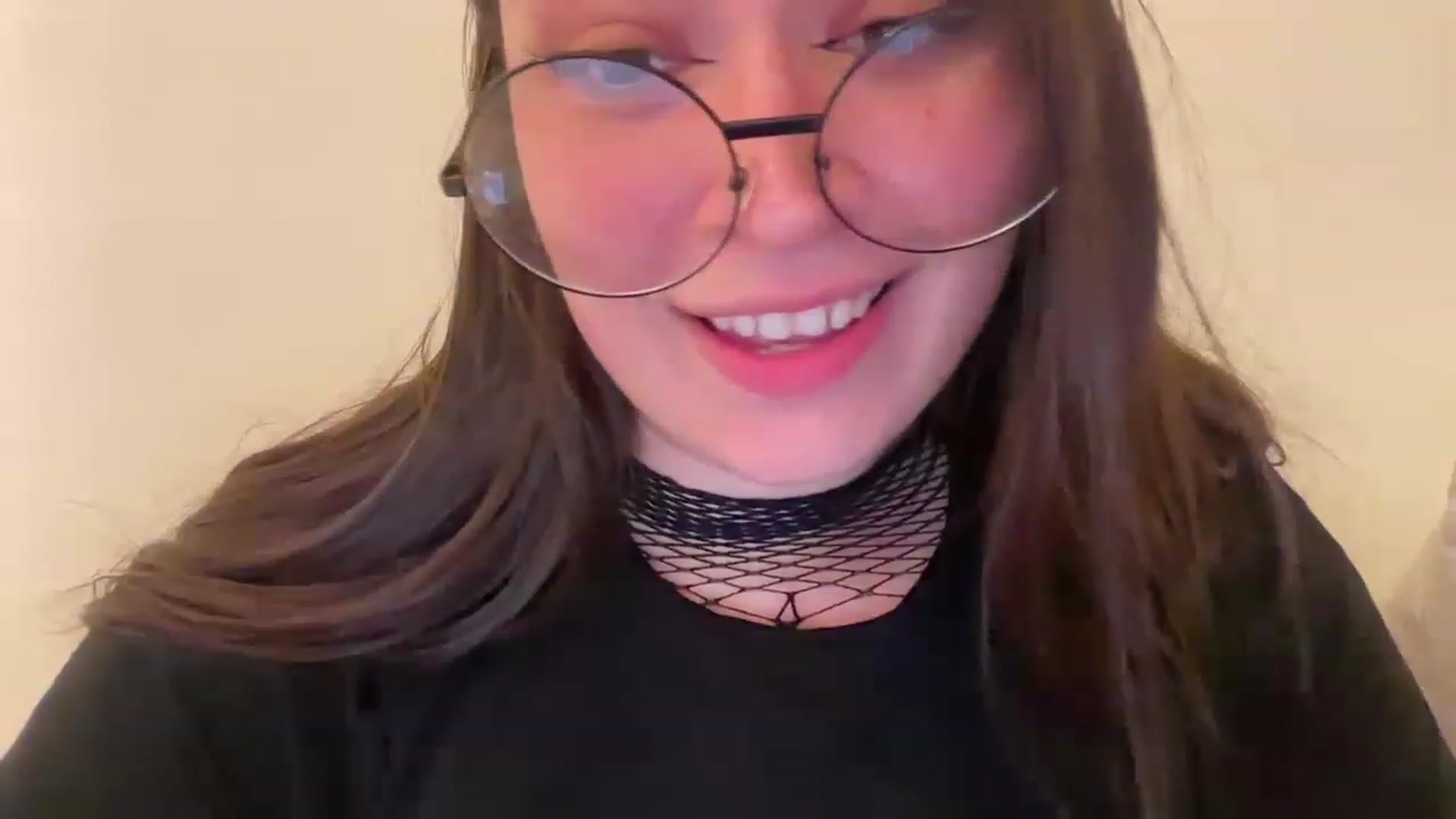 Gallery image thumbnail from Hasymura's myfreecams stream on, 07/09/2023, 21:27 image 10 of 20