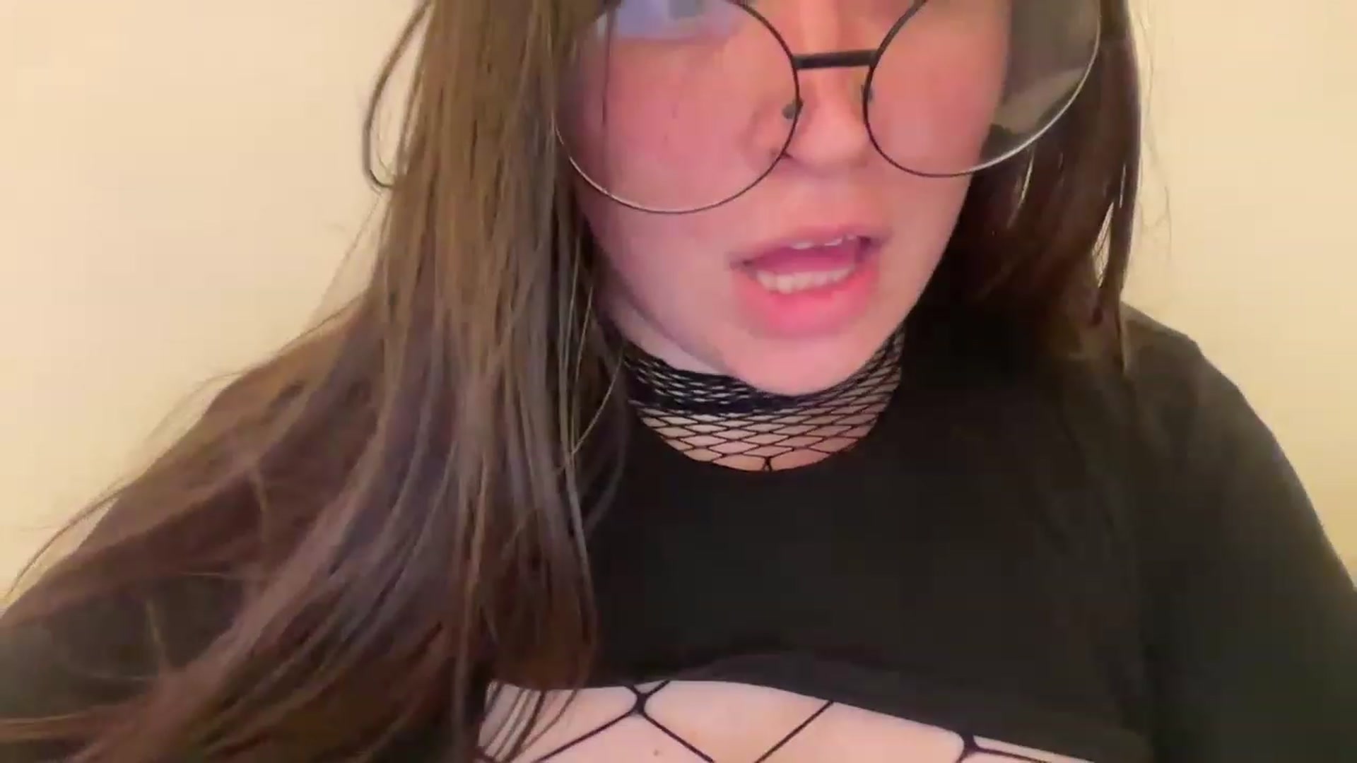 Gallery image thumbnail from Hasymura's myfreecams stream on, 07/09/2023, 21:27 image 5 of 20
