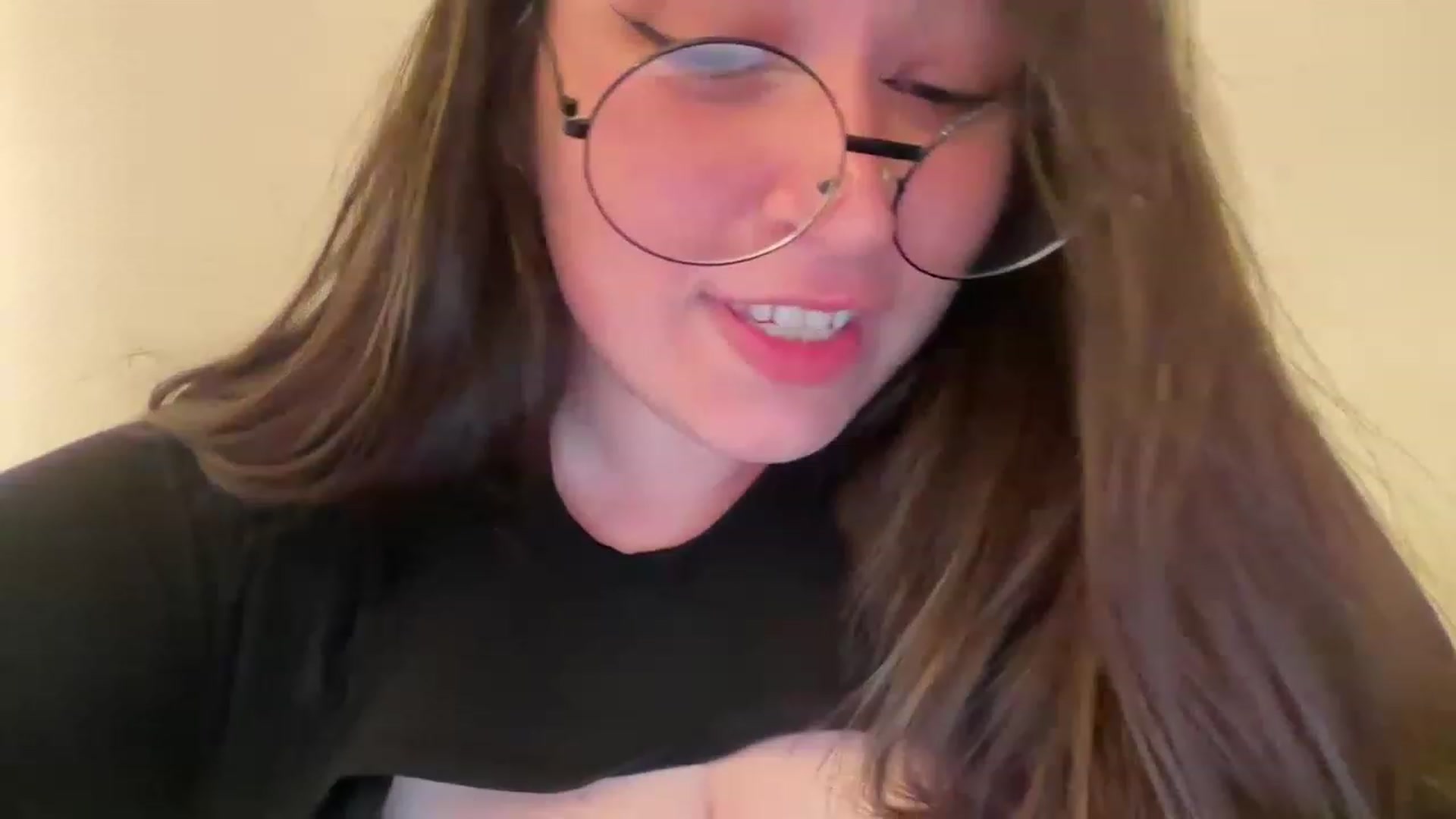 Gallery image thumbnail from Hasymura's myfreecams stream on, 07/09/2023, 22:02 image 10 of 20