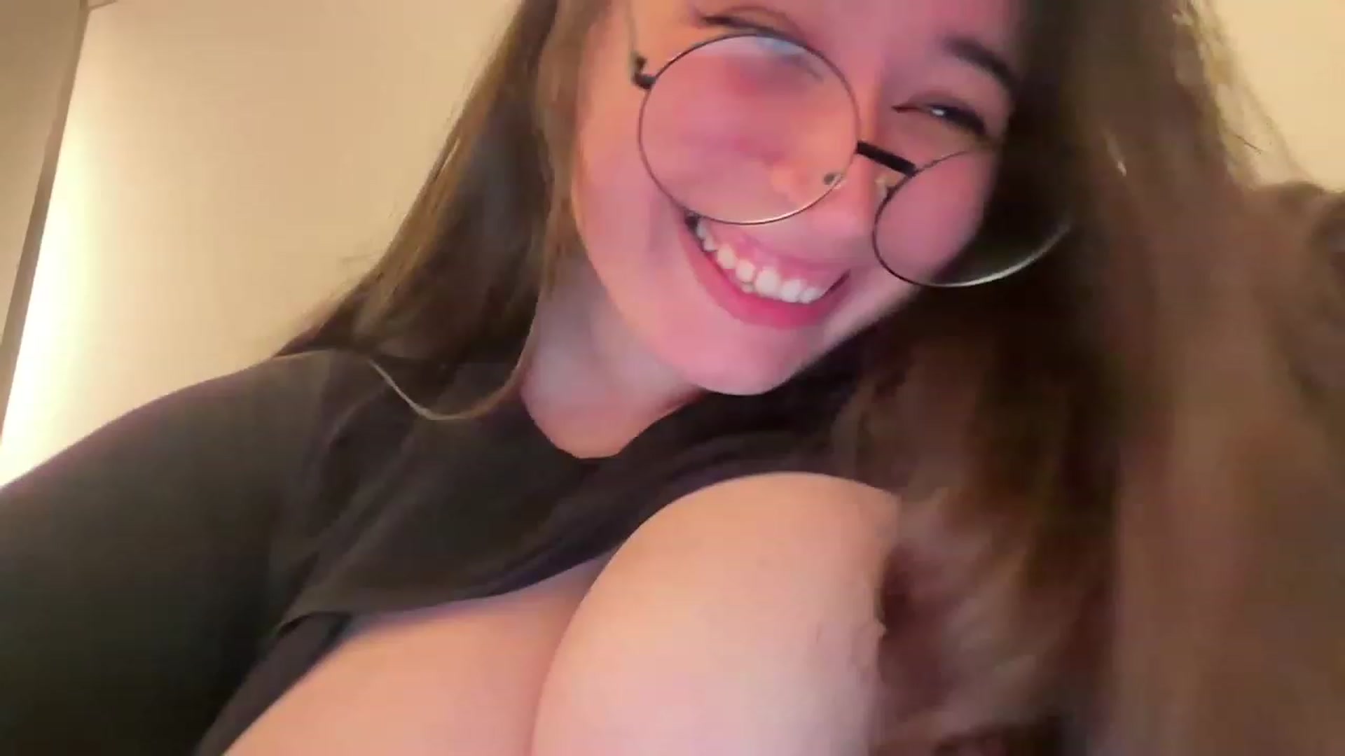 Gallery image thumbnail from Hasymura's myfreecams stream on, 07/09/2023, 22:02 image 9 of 20