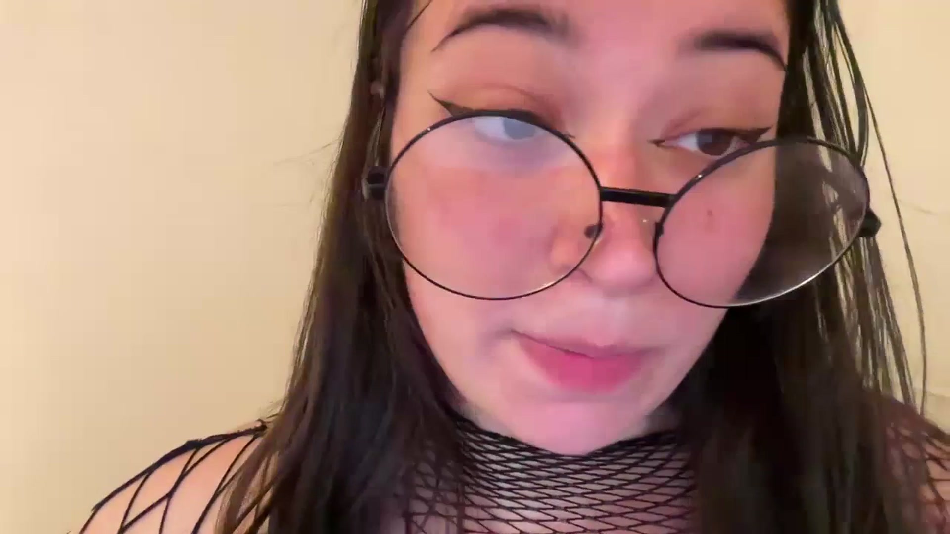 Gallery image thumbnail from Hasymura's myfreecams stream on, 07/09/2023, 23:56 image 8 of 20