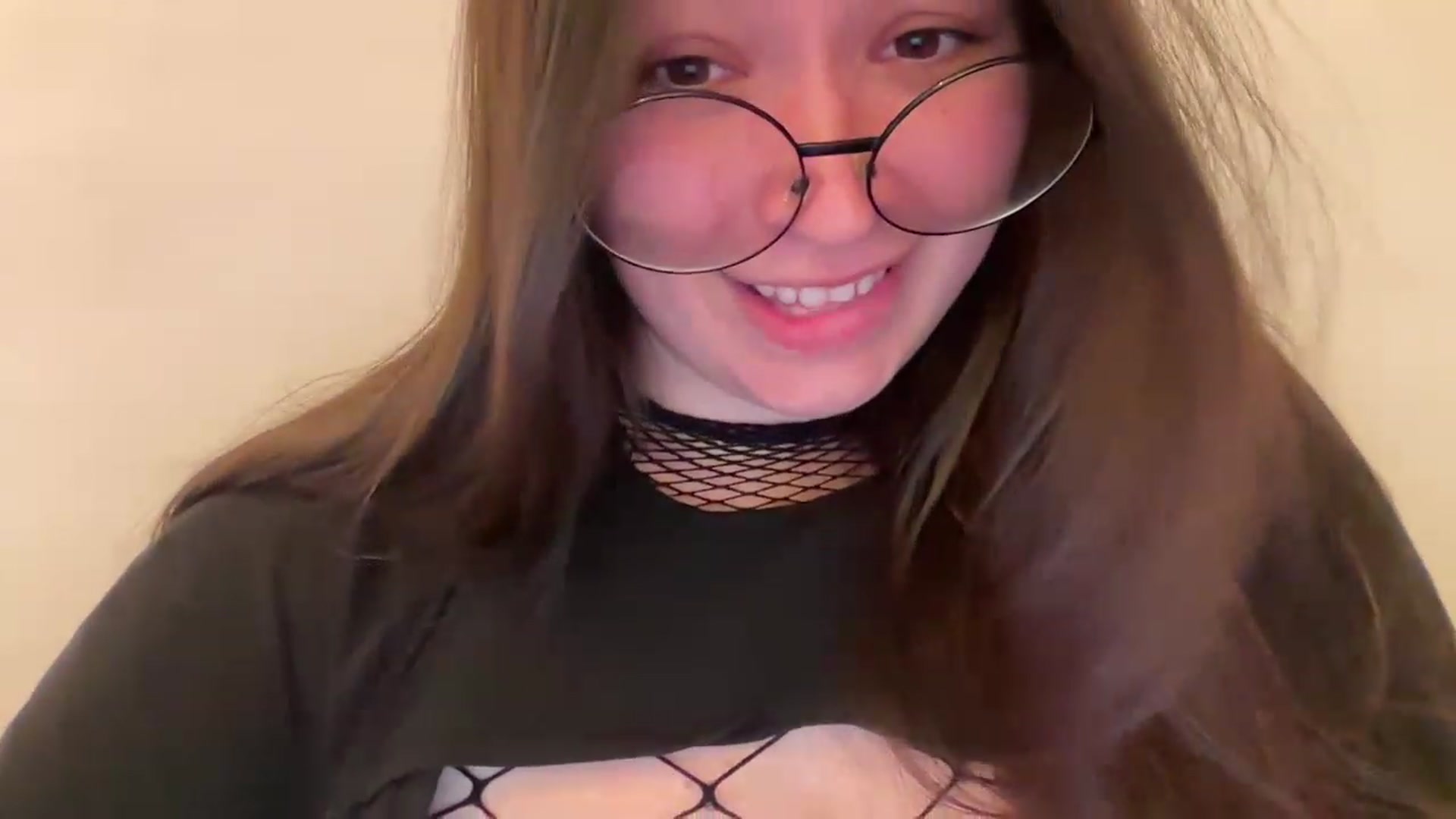 Gallery image thumbnail from Hasymura's myfreecams stream on, 07/10/2023, 19:09 image 18 of 20