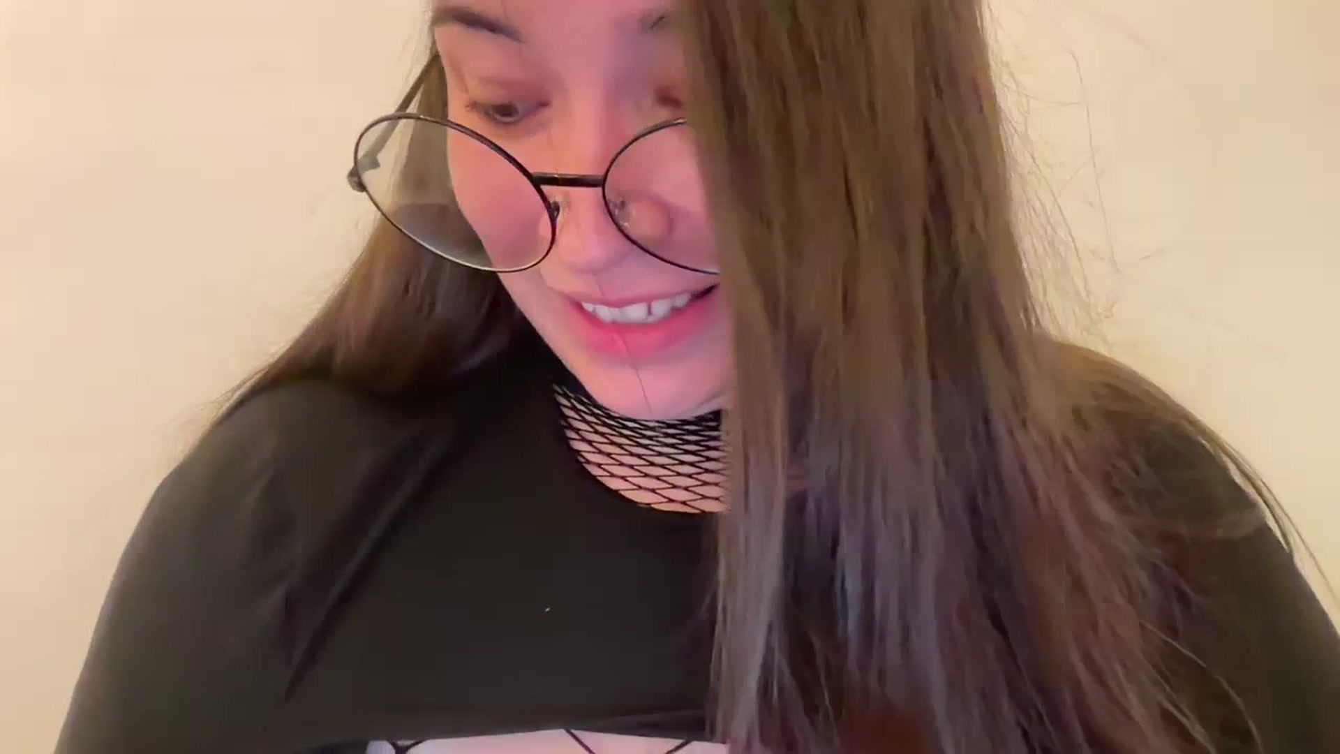 Gallery image thumbnail from Hasymura's myfreecams stream on, 07/10/2023, 20:44 image 15 of 20