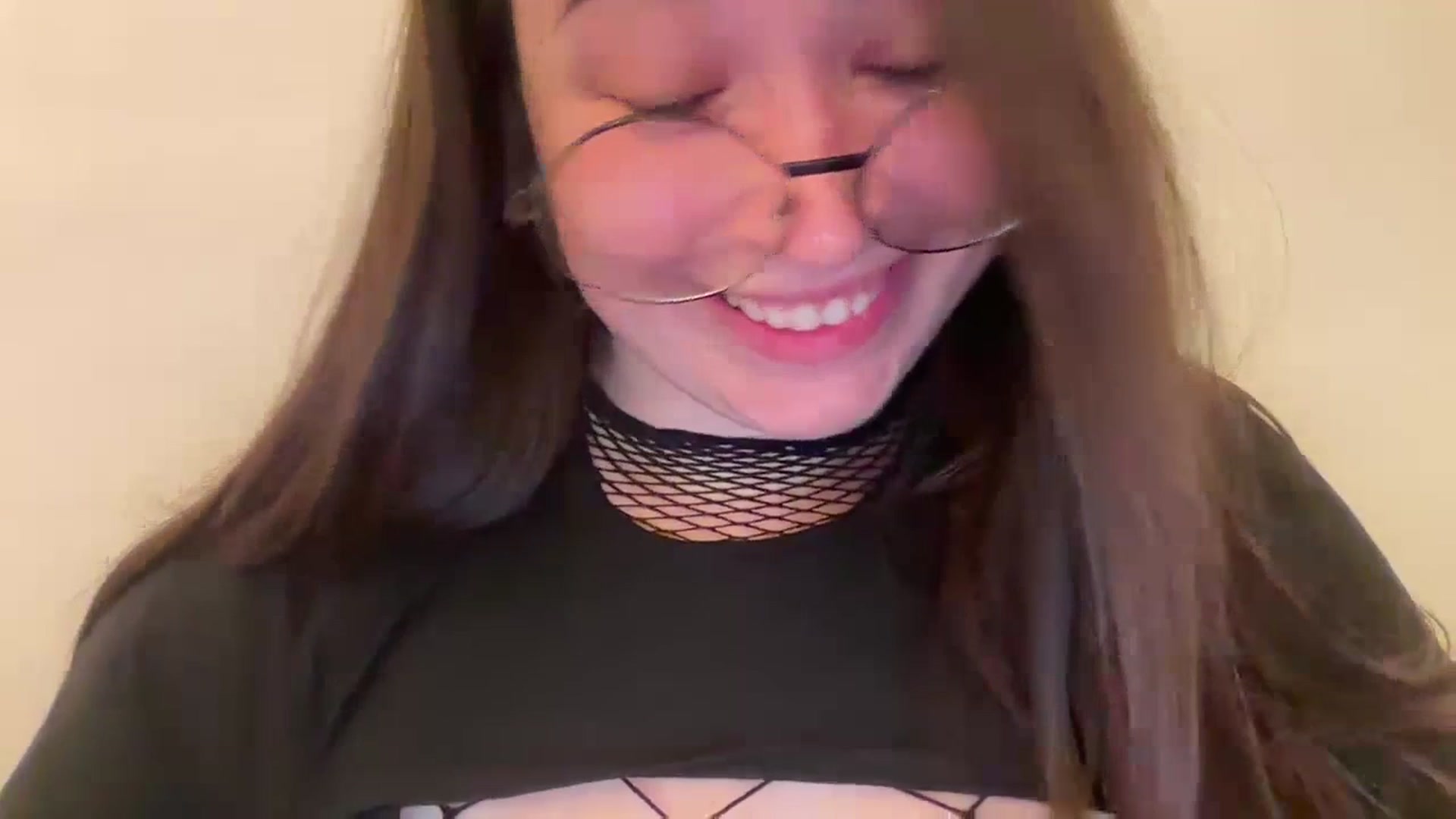 Gallery image thumbnail from Hasymura's myfreecams stream on, 07/10/2023, 20:44 image 7 of 20