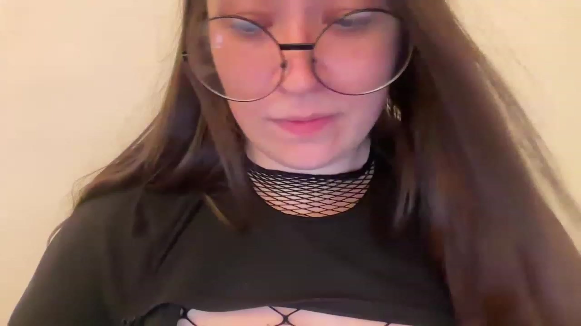 Gallery image thumbnail from Hasymura's myfreecams stream on, 07/10/2023, 21:25 image 3 of 20