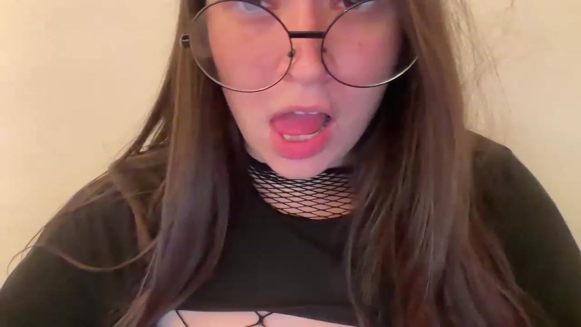 Gallery image thumbnail from Hasymura's myfreecams stream on, 07/10/2023, 21:25 image 7 of 20